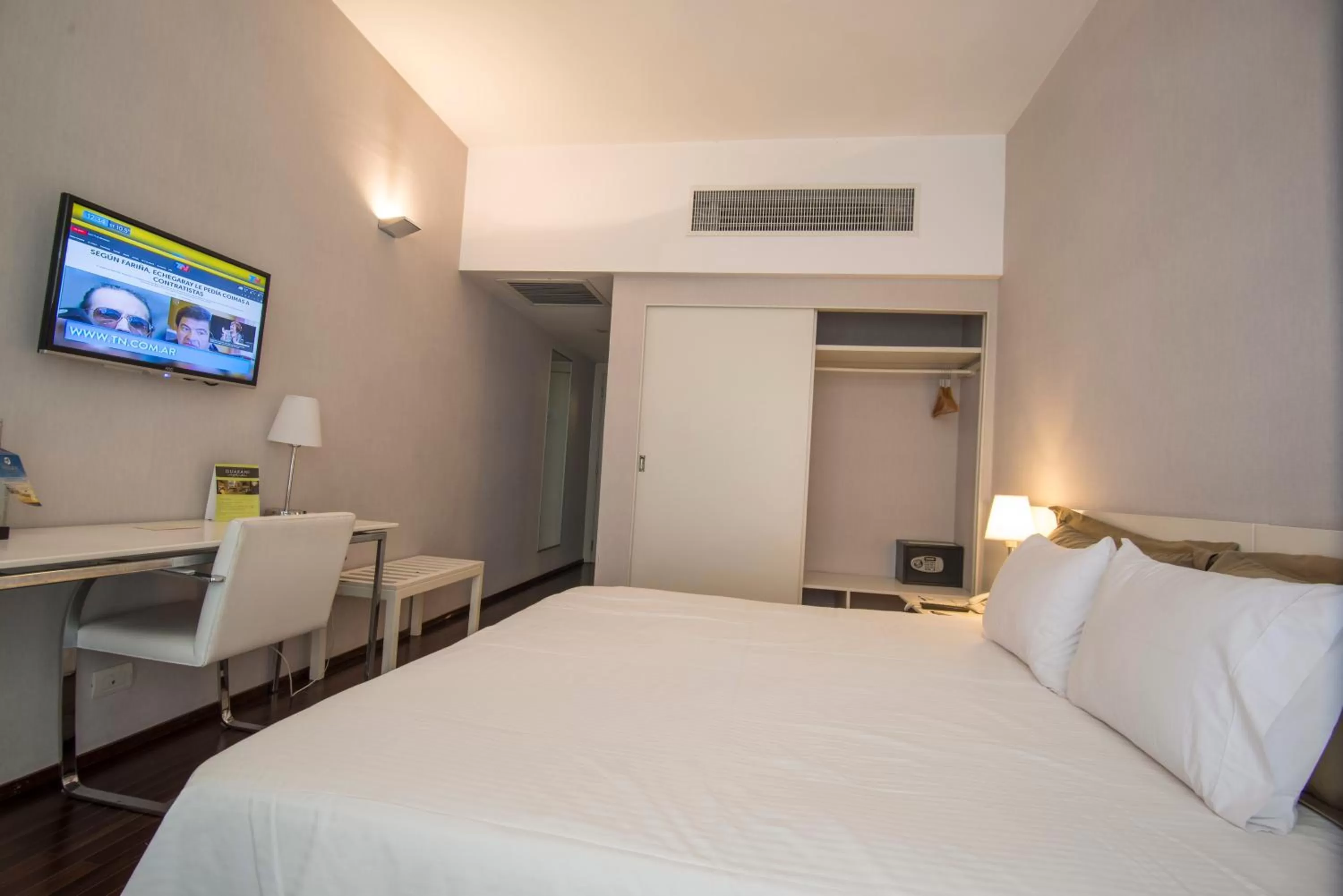 TV and multimedia, Bed in Hotel Guarani Asuncion