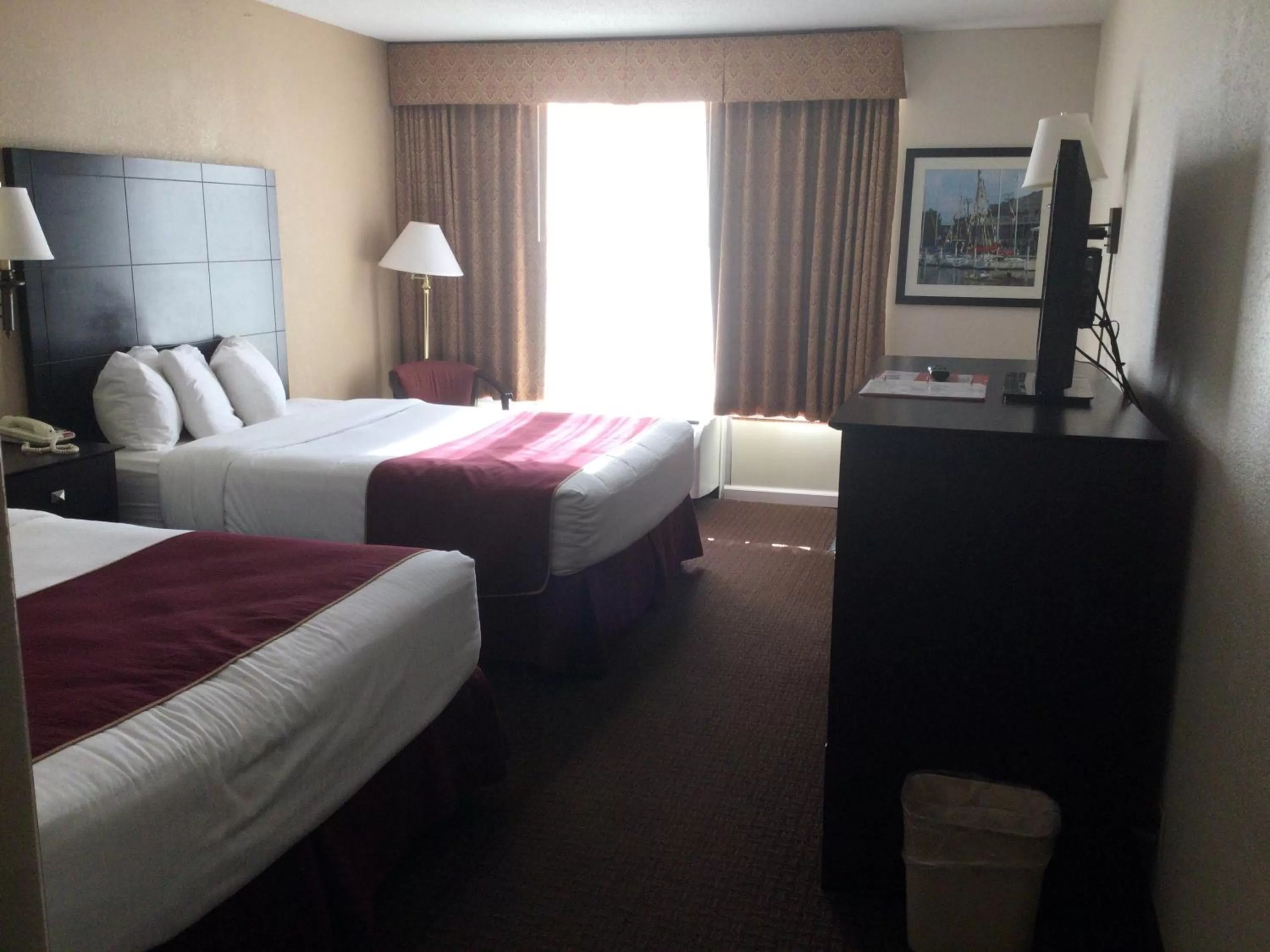 Bed in Ramada by Wyndham Grayling Hotel & Conference Center