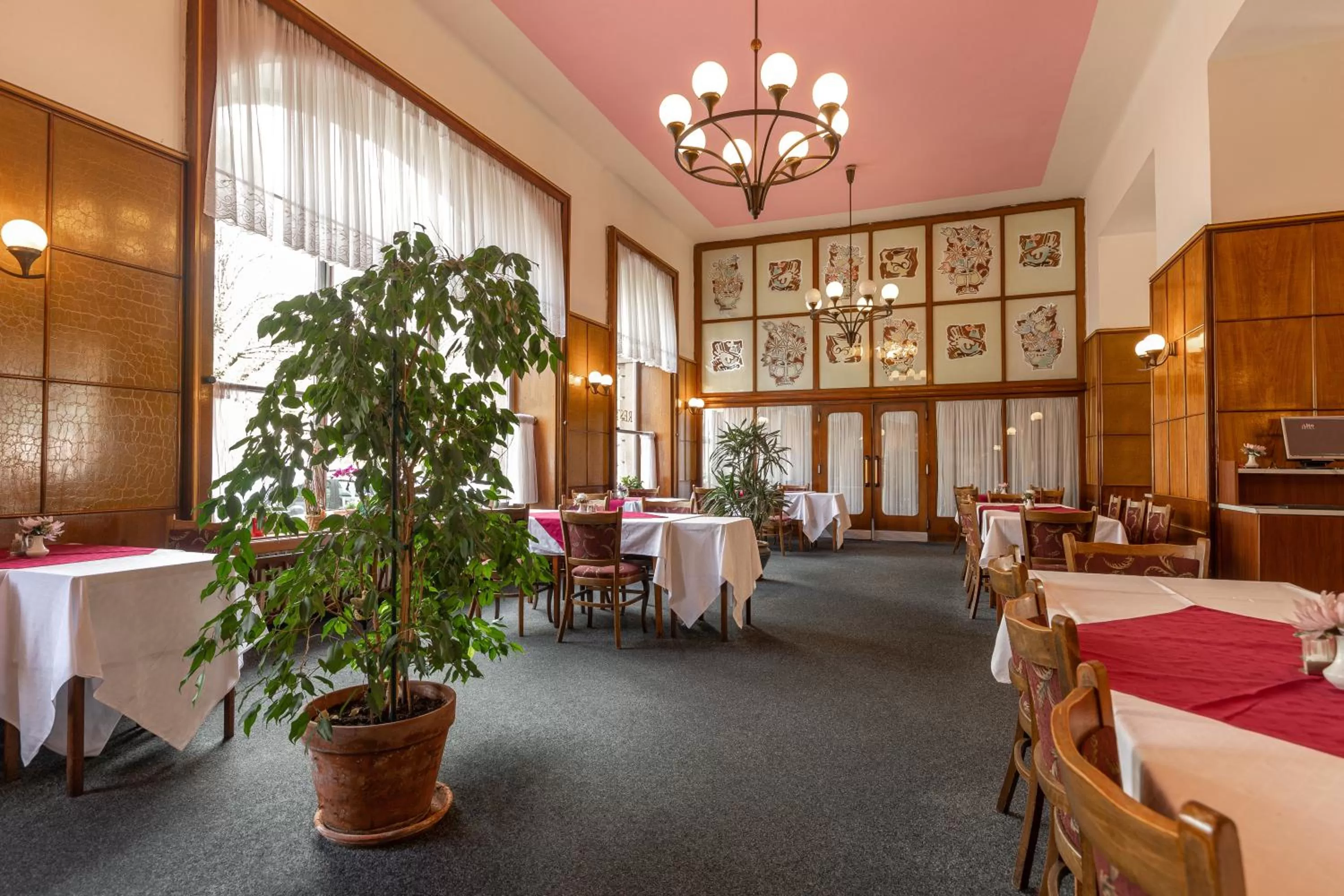 Restaurant/Places to Eat in Hotel Slovan Plzeň