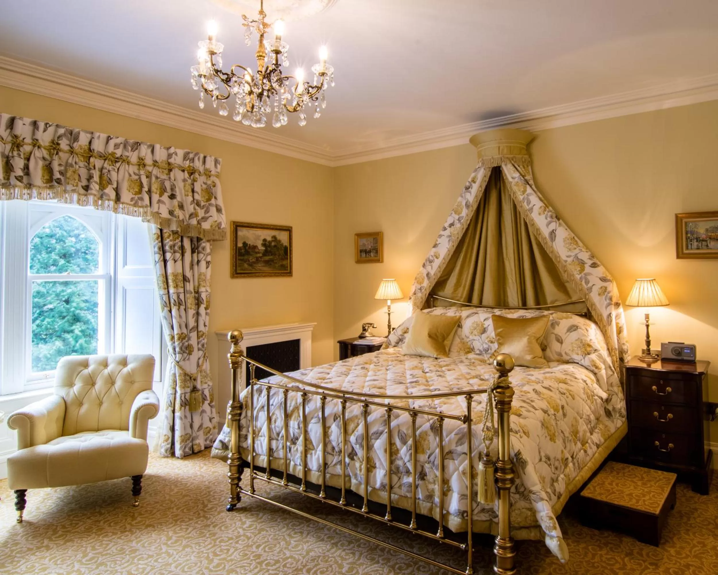 Bed in Crossbasket Castle, Hotel & Restaurant