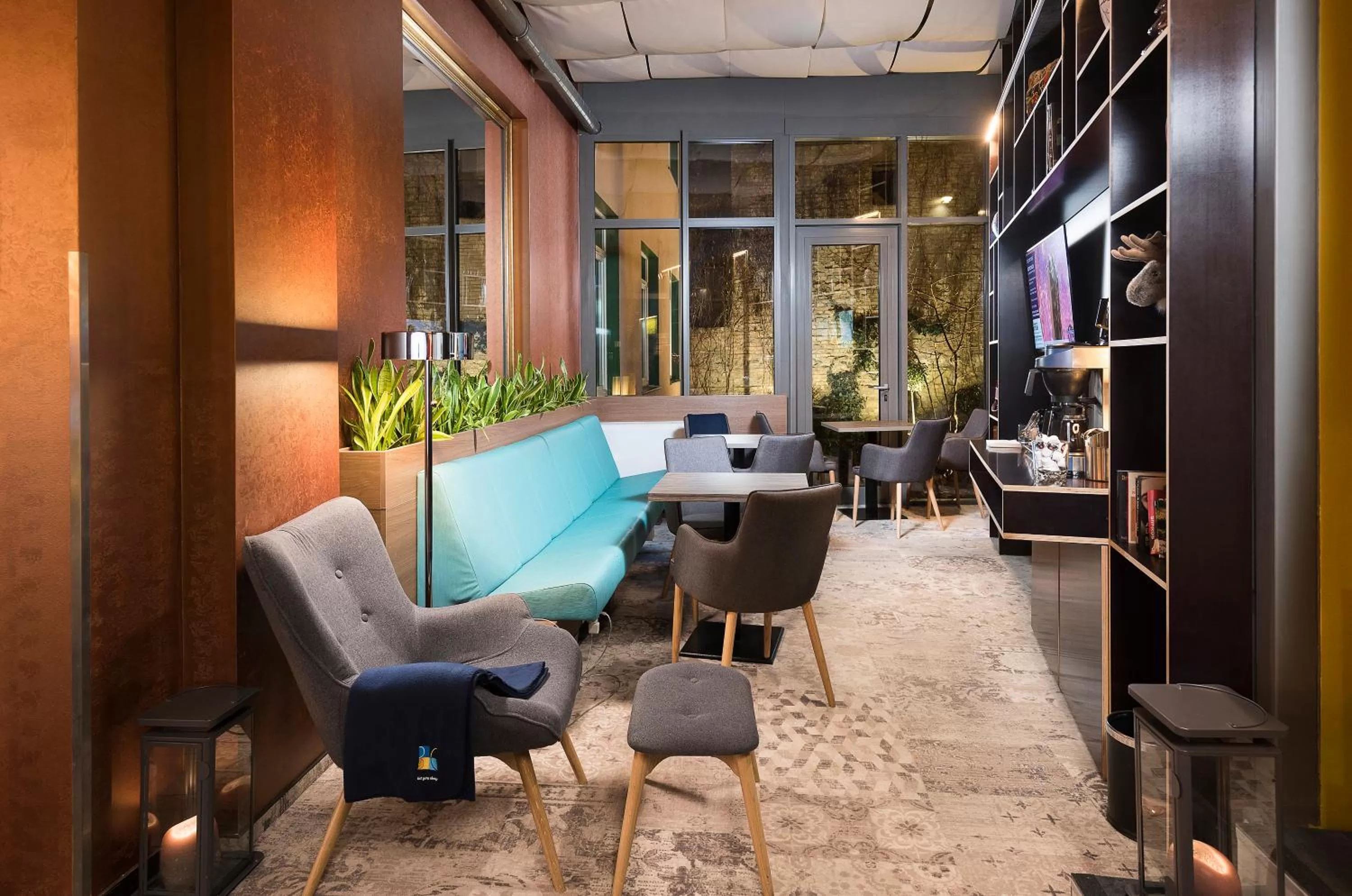 Communal lounge/ TV room in Bo18 Hotel Superior