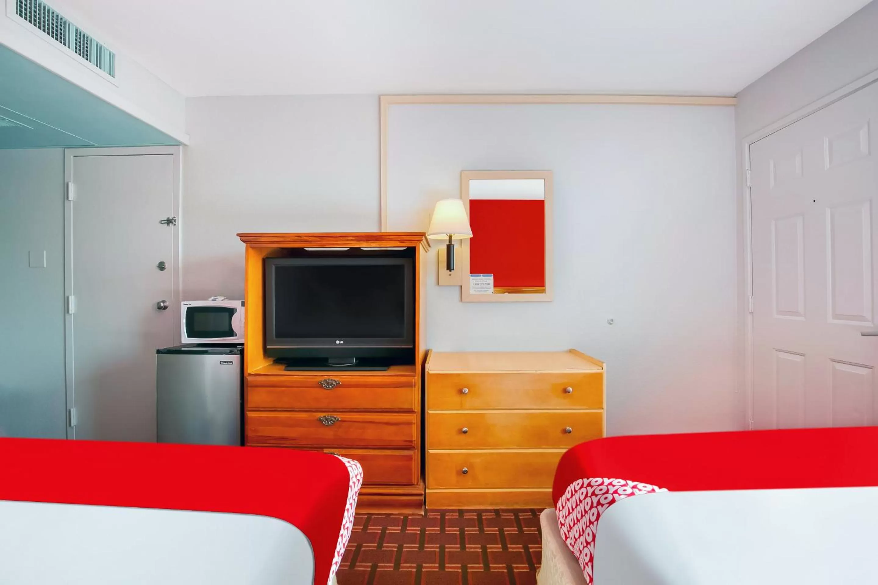 TV and multimedia, Bed in OYO Hotel Houston Southwest I-69