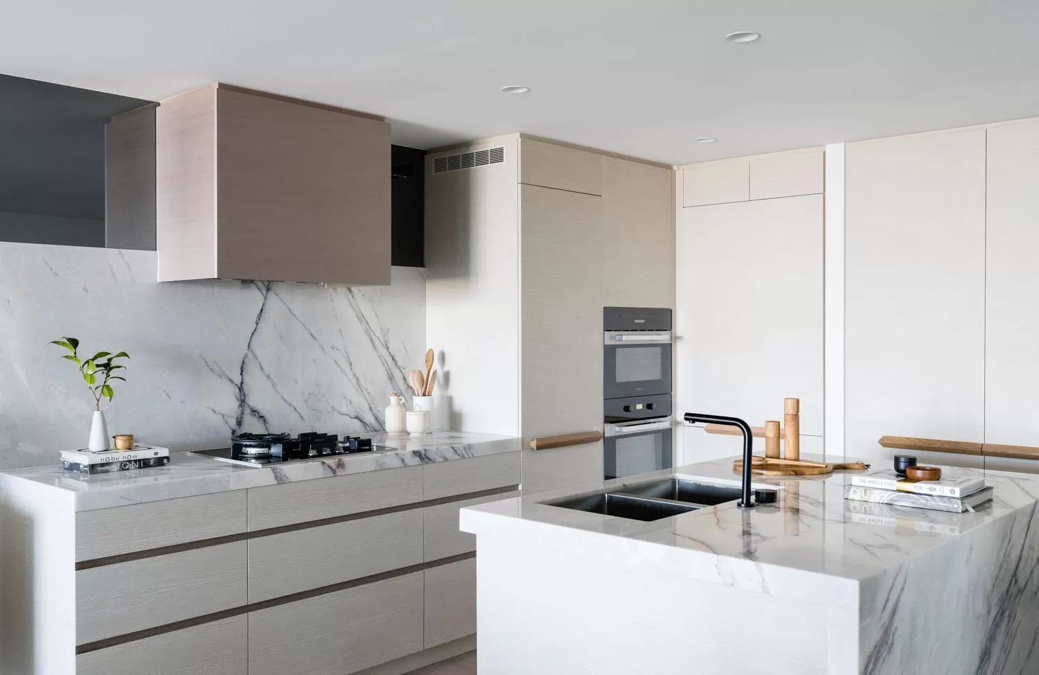 kitchen in The Langham, Gold Coast and Jewel Residences