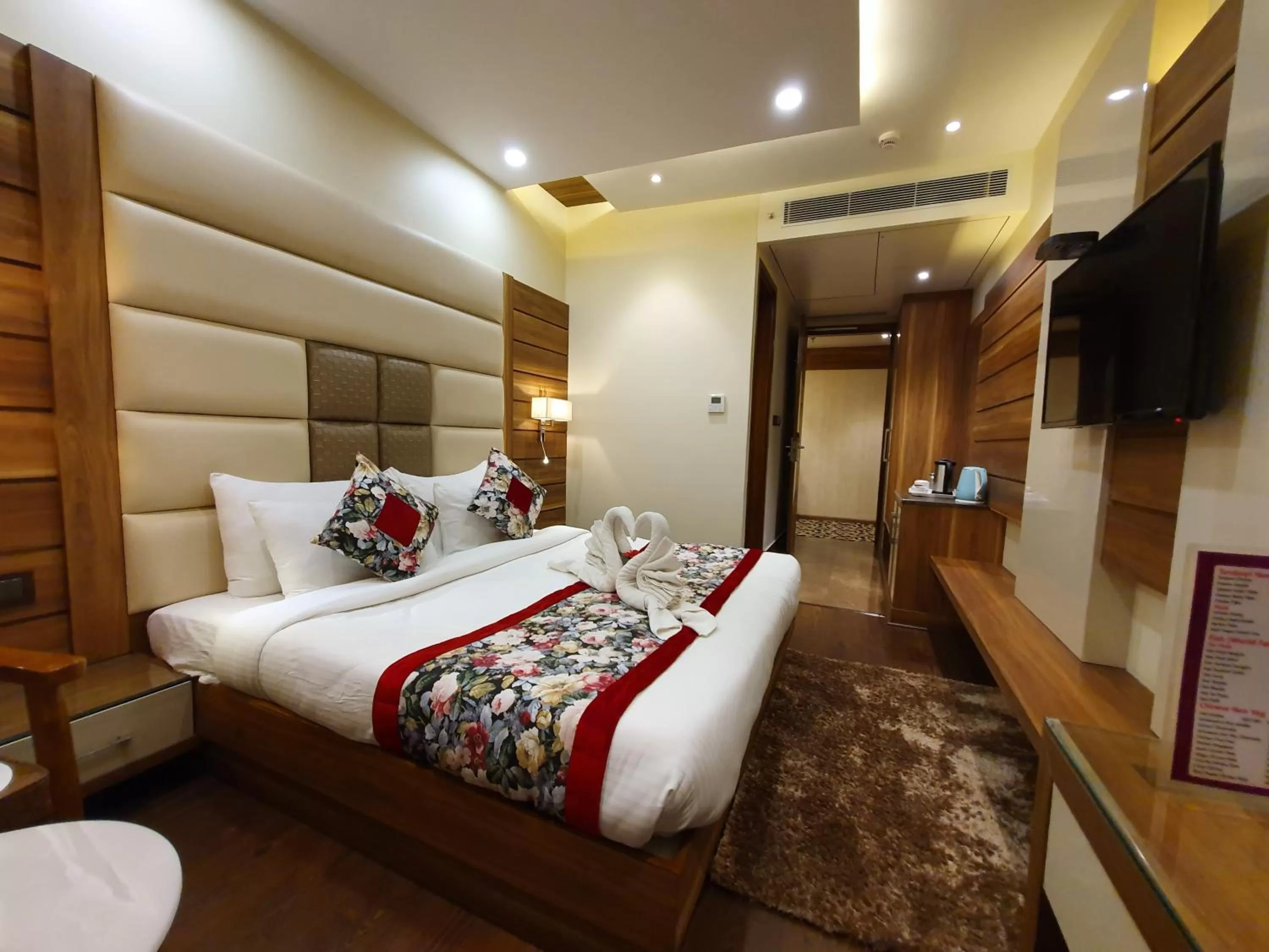 Bed in Hotel Makhan Residency