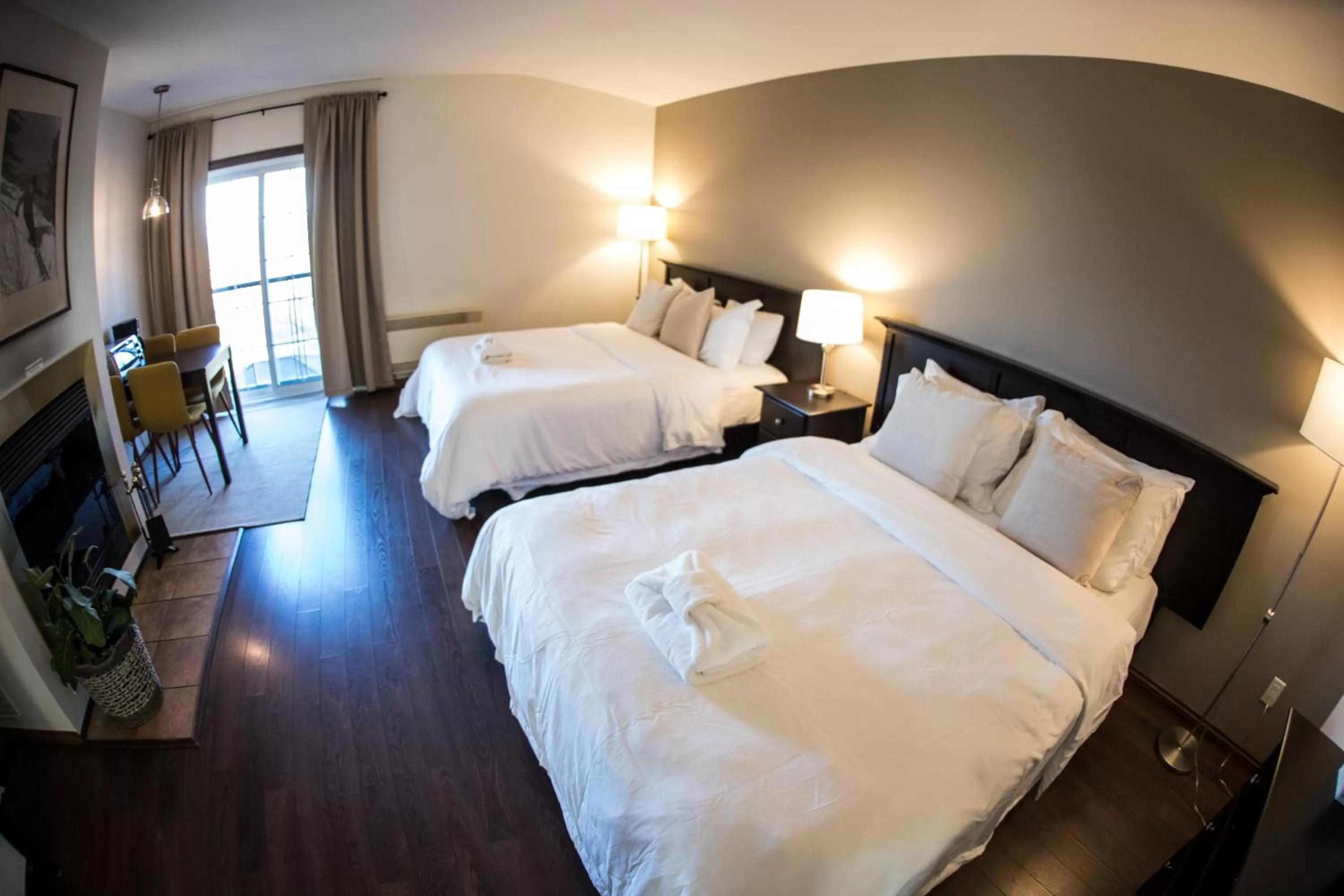 Bed in Le Montagnard, Auberge Hôtel & Chalets