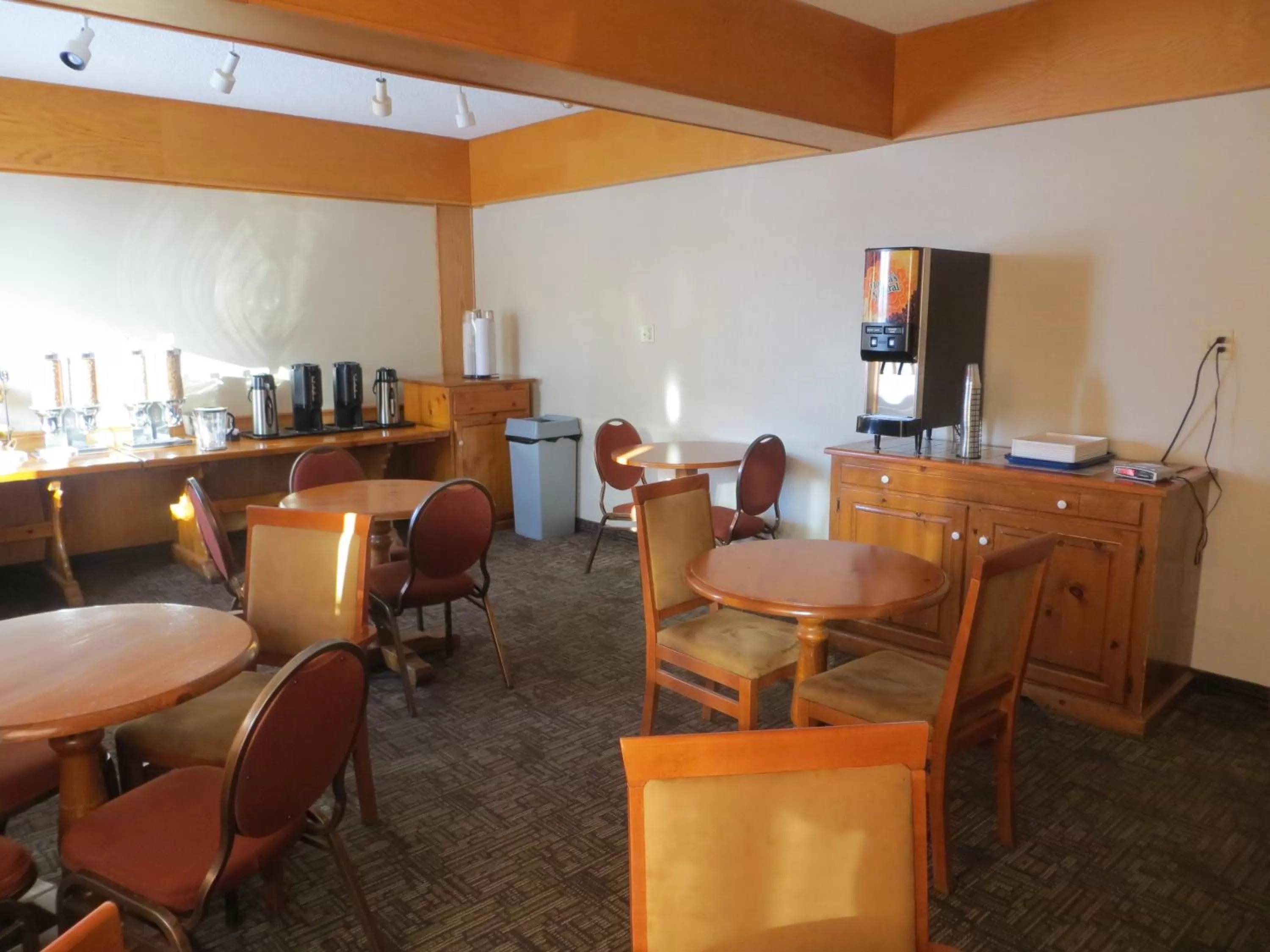 Restaurant/places to eat in Travelodge by Wyndham Thunder Bay ON