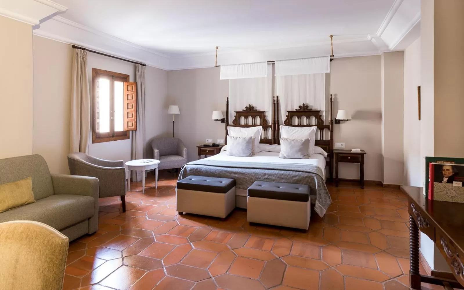 Photo of the whole room, Bed in Parador de Cuenca