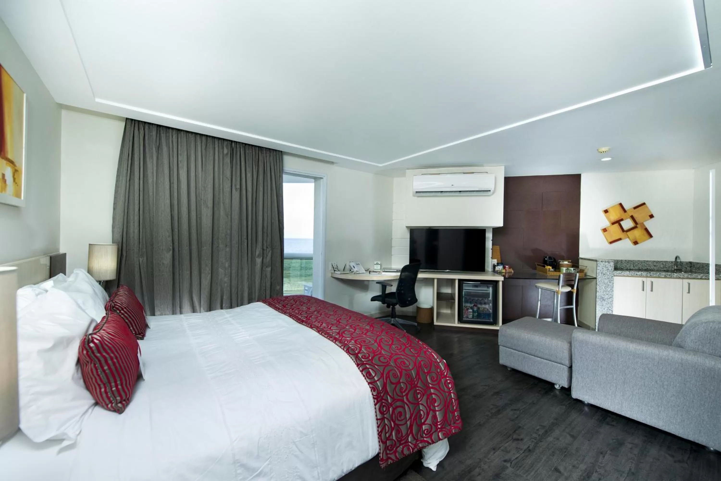 Photo of the whole room, Bed in Comfort Suites Macaé