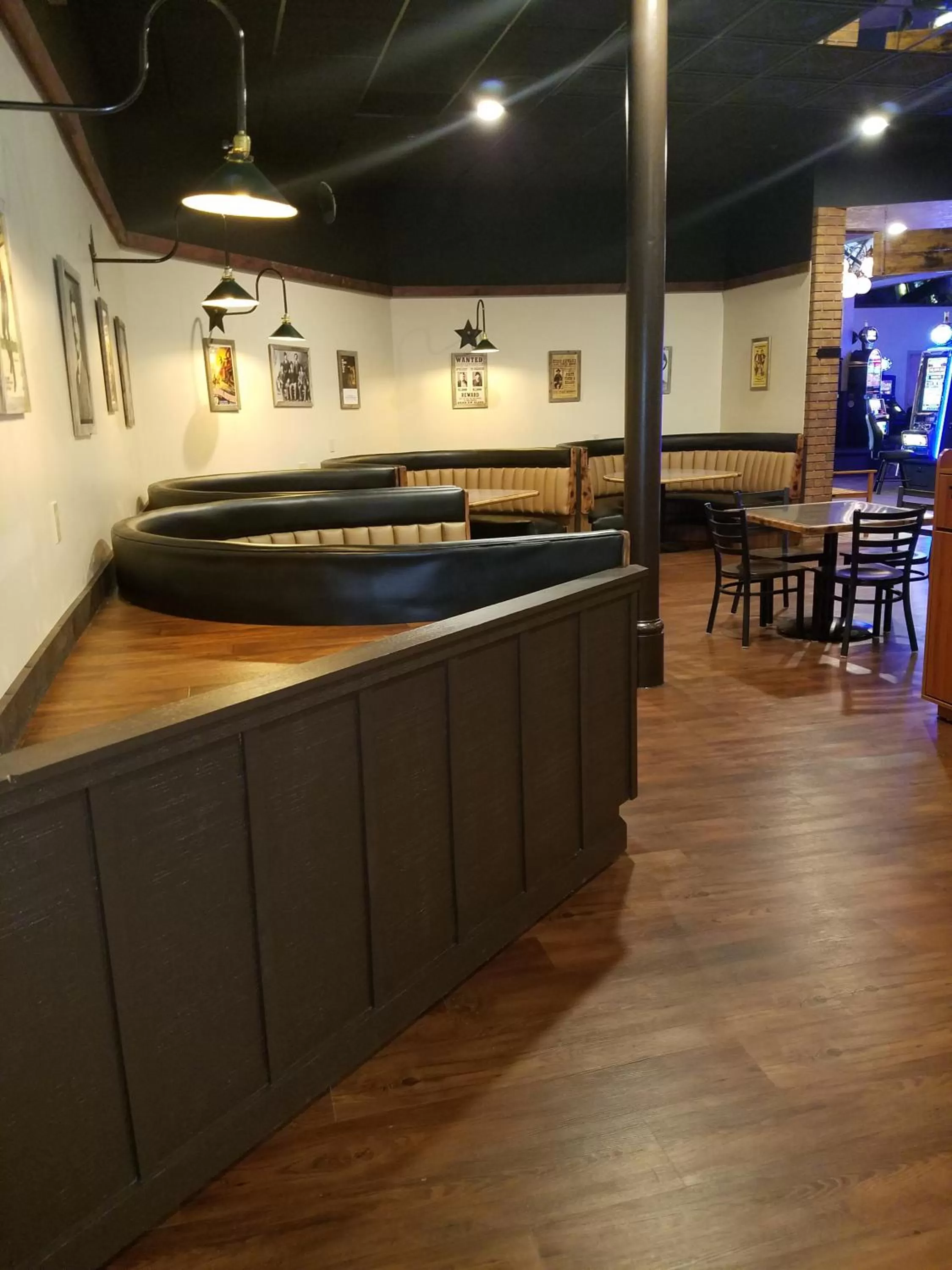 Restaurant/places to eat in Jailhouse Motel and Casino