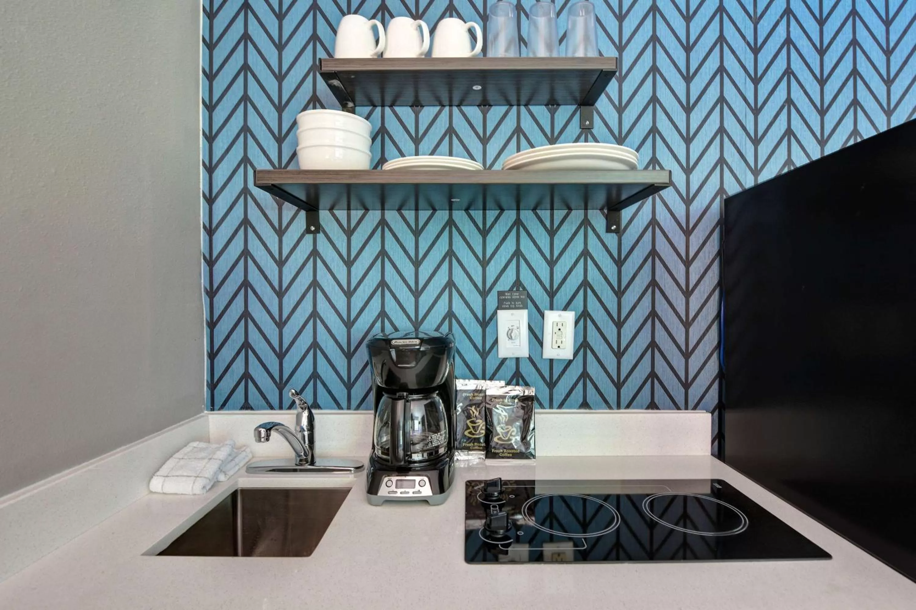 Coffee/tea facilities in Studio 6-Jacksonville, FL - Baymeadows