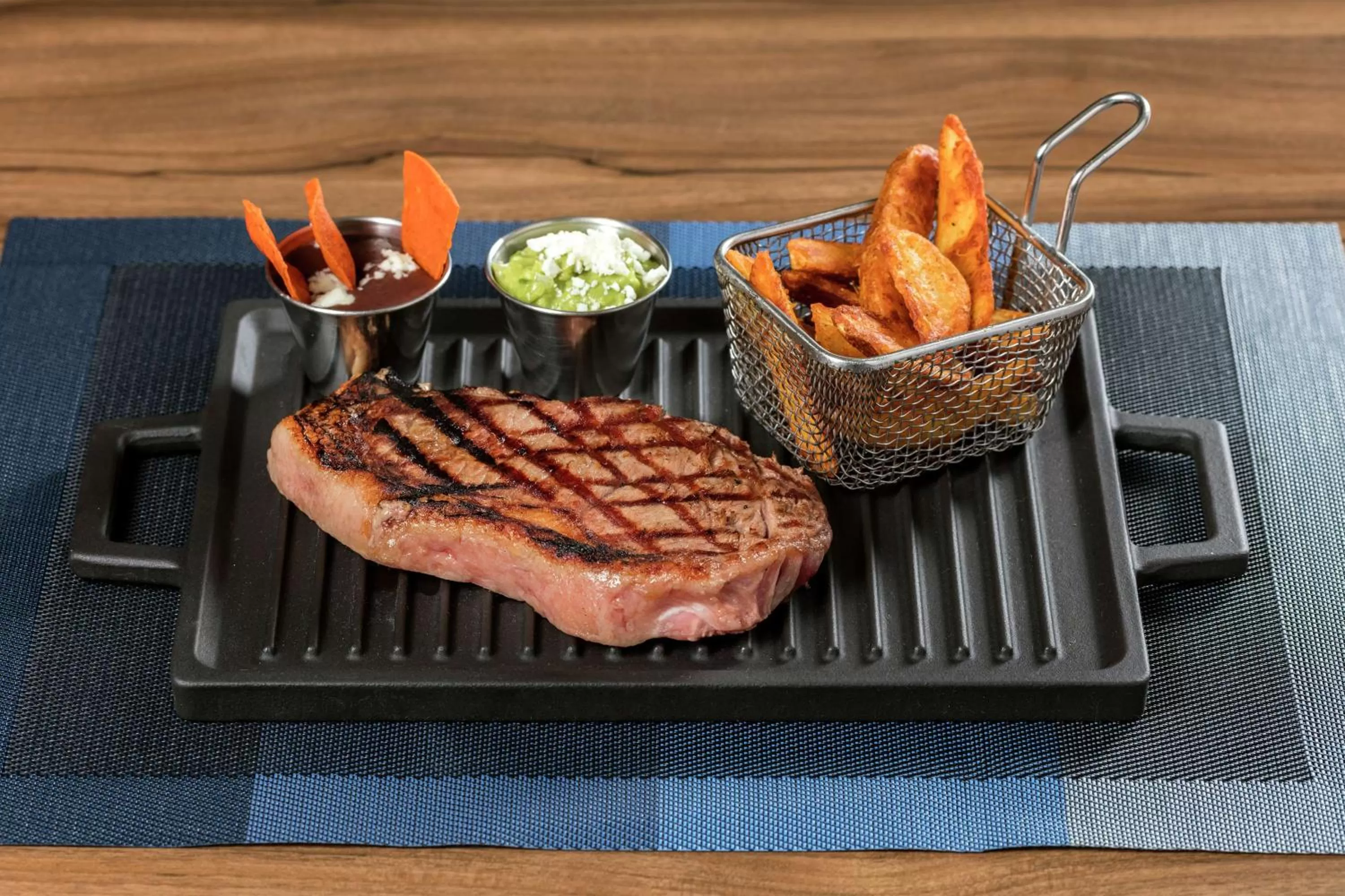 Restaurant/places to eat in Hilton Mexico City Airport