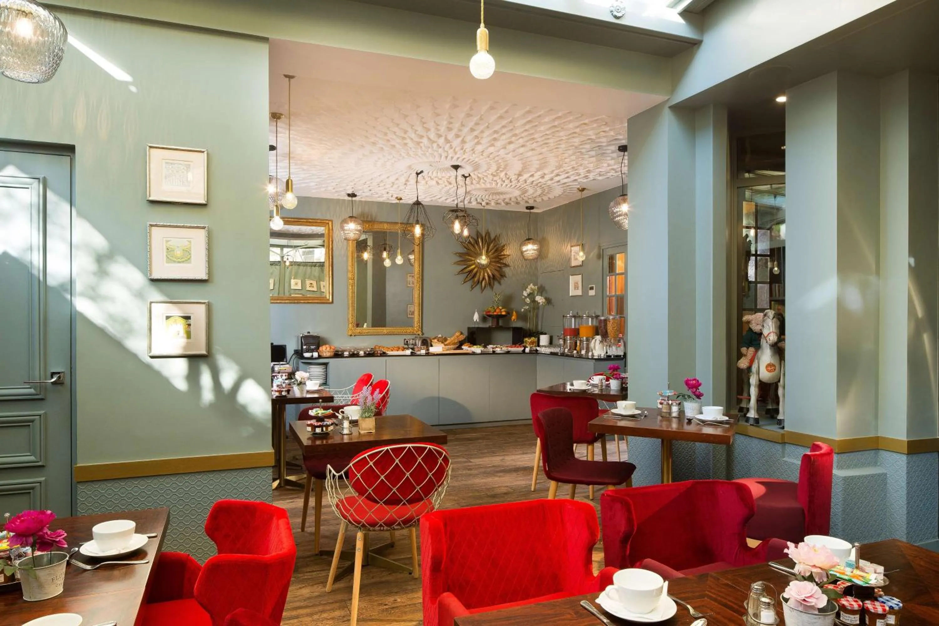 Restaurant/places to eat in Best Western Premier Trocadero La Tour