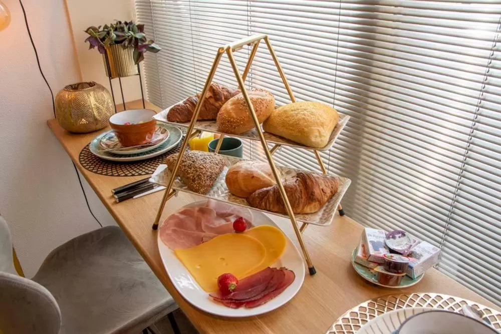 Breakfast in B and B Suite No.3