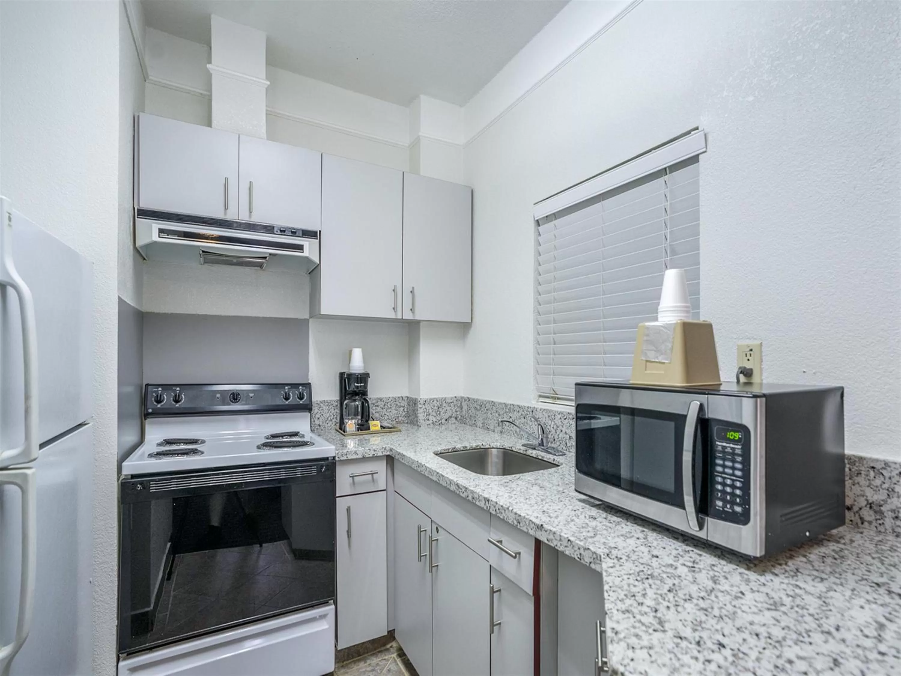 Days Inn & Suites by Wyndham Webster NASA-ClearLake-Houston