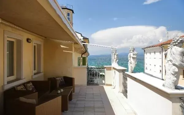 Suite with Terrace and Lake View in Classique Suite with Terrace and Lake View in Classique