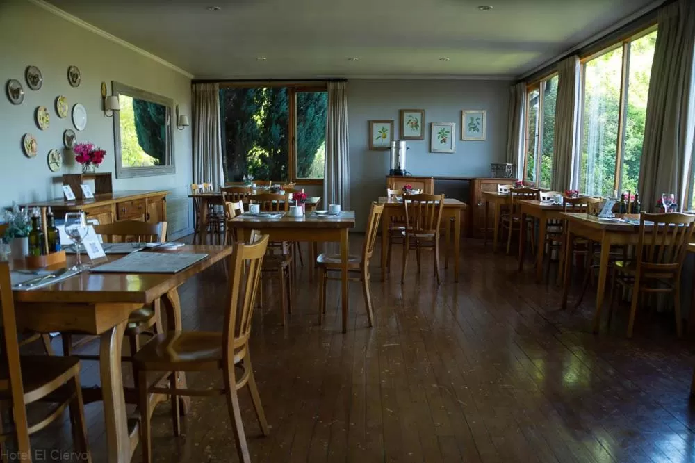 Restaurant/Places to Eat in Hotel El Ciervo