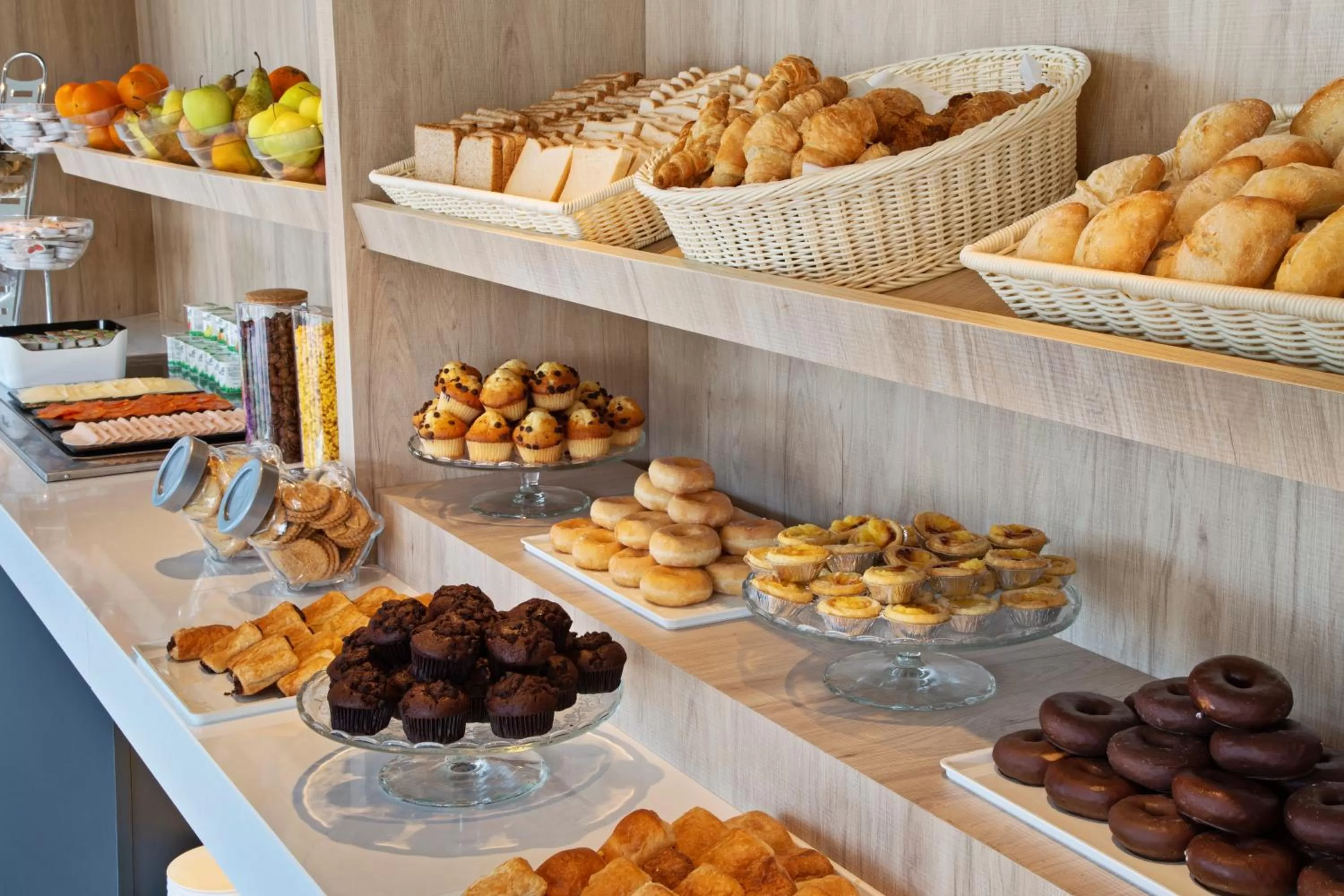 Buffet breakfast in B&B HOTEL Porto Expo Aeroporto