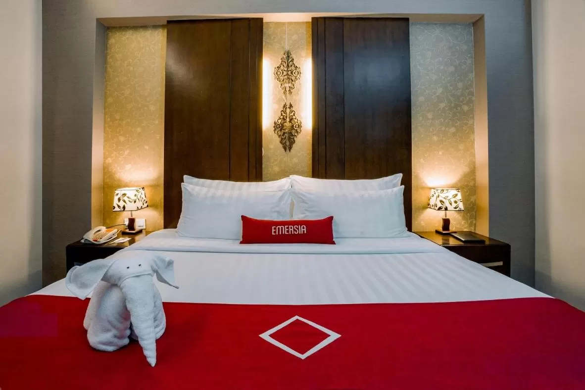 Bed in Emersia Hotel and Resort