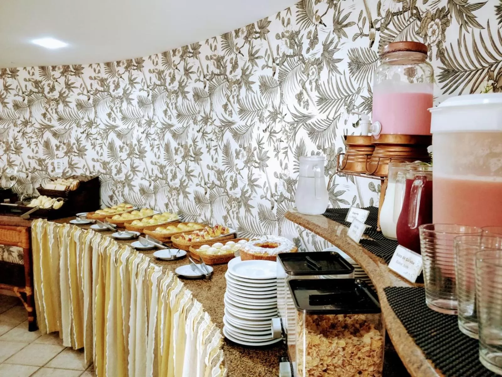 Restaurant/places to eat in Divi-Divi Praia Hotel