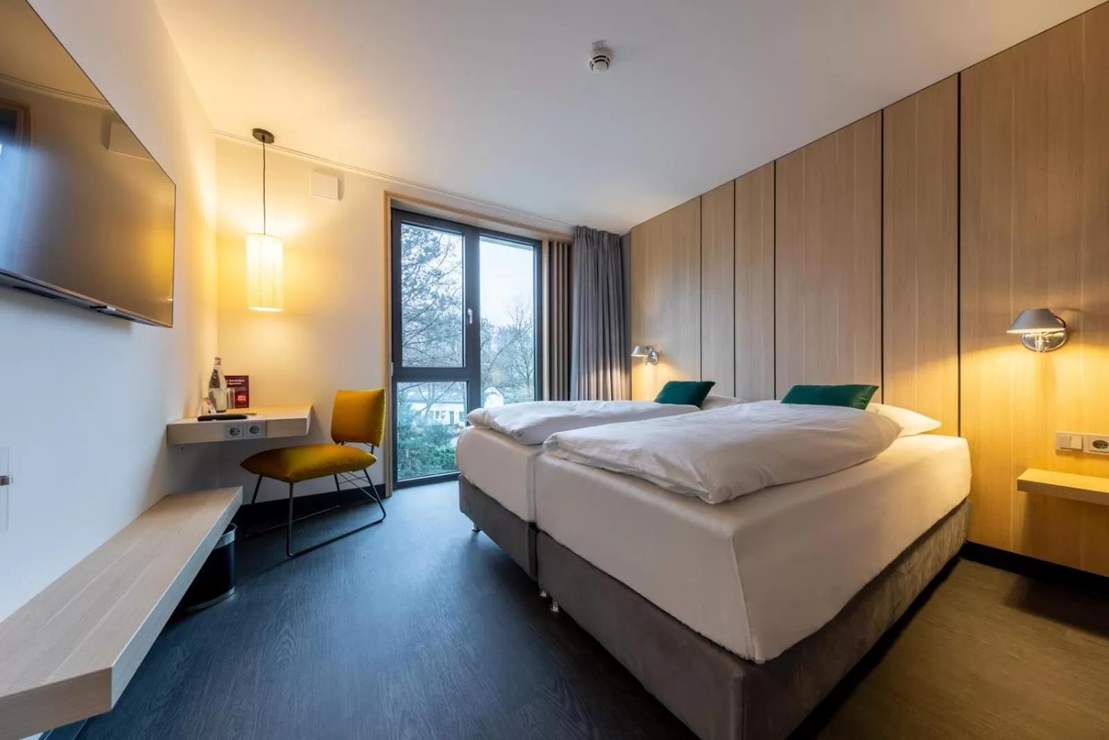 Photo of the whole room, Bed in Serways Hotel Hösel