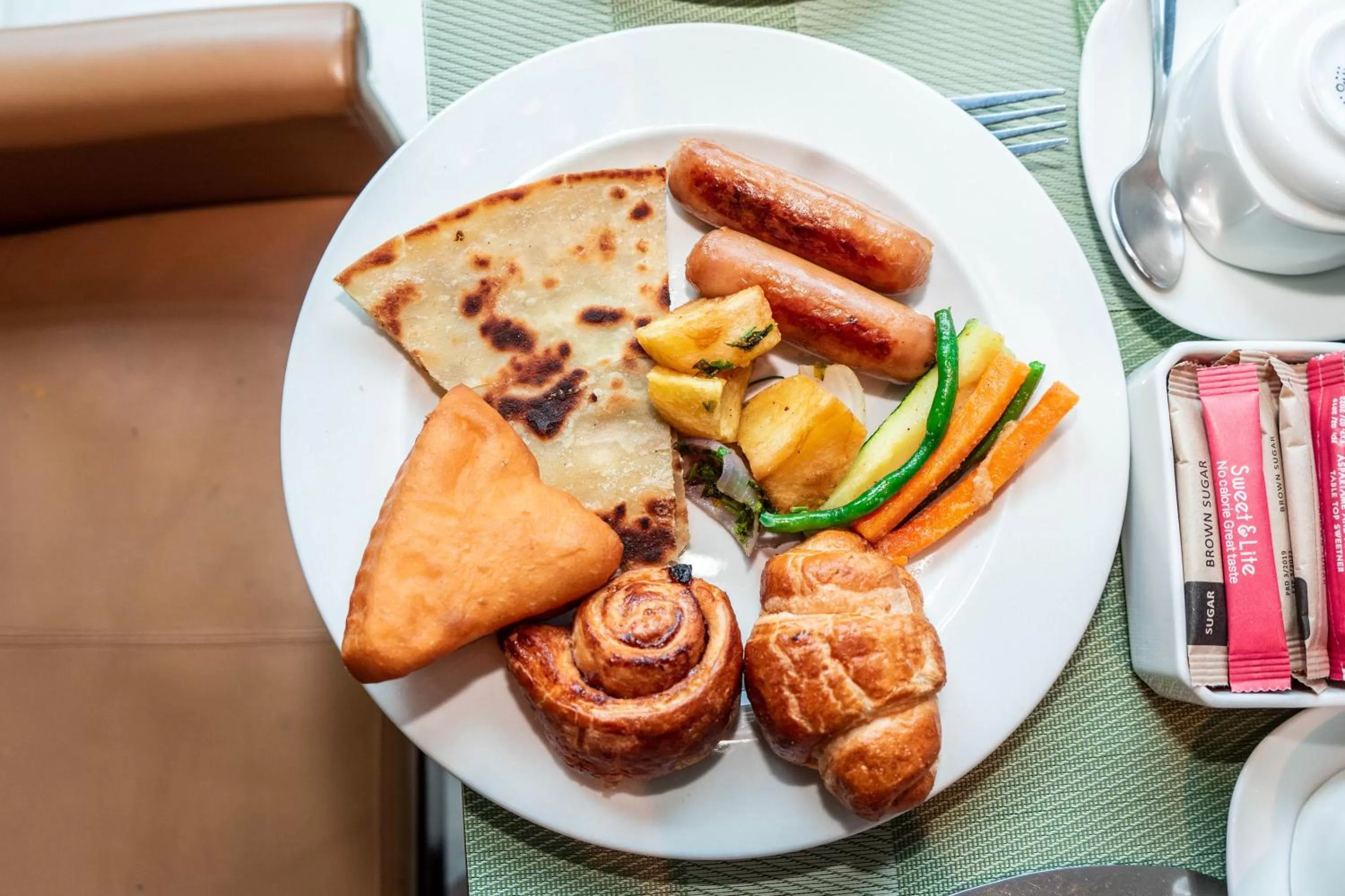 Restaurant/places to eat in Holiday Inn Dar Es Salaam by IHG