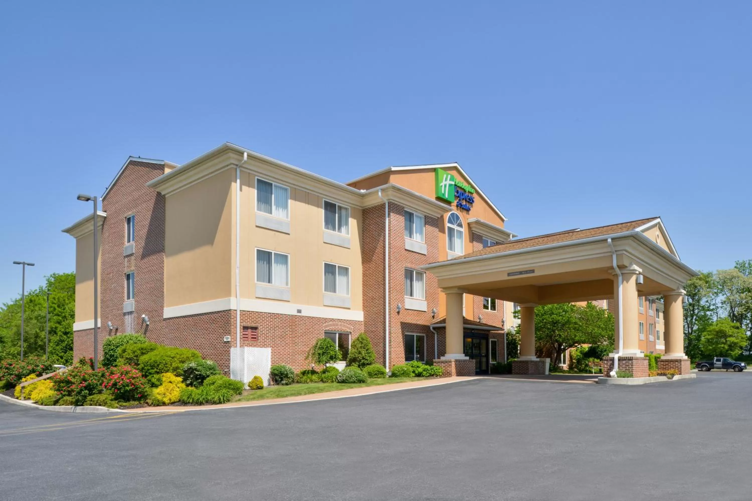 Property building in Holiday Inn Express Hotel & Suites Lancaster-Lititz by IHG