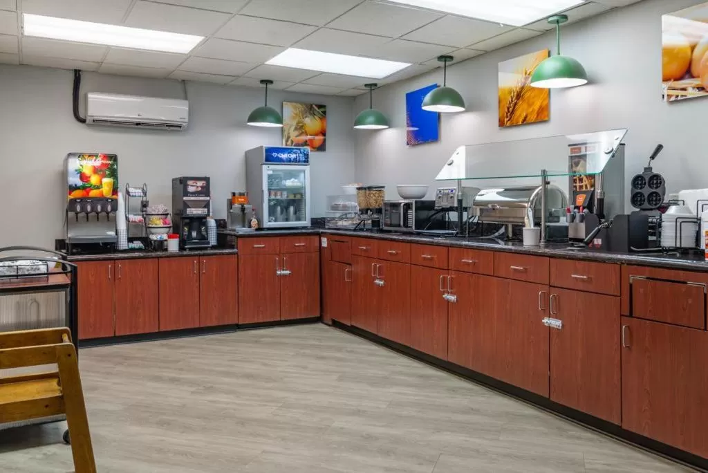 Coffee/tea facilities in Comfort Inn & Suites at Stone Mountain