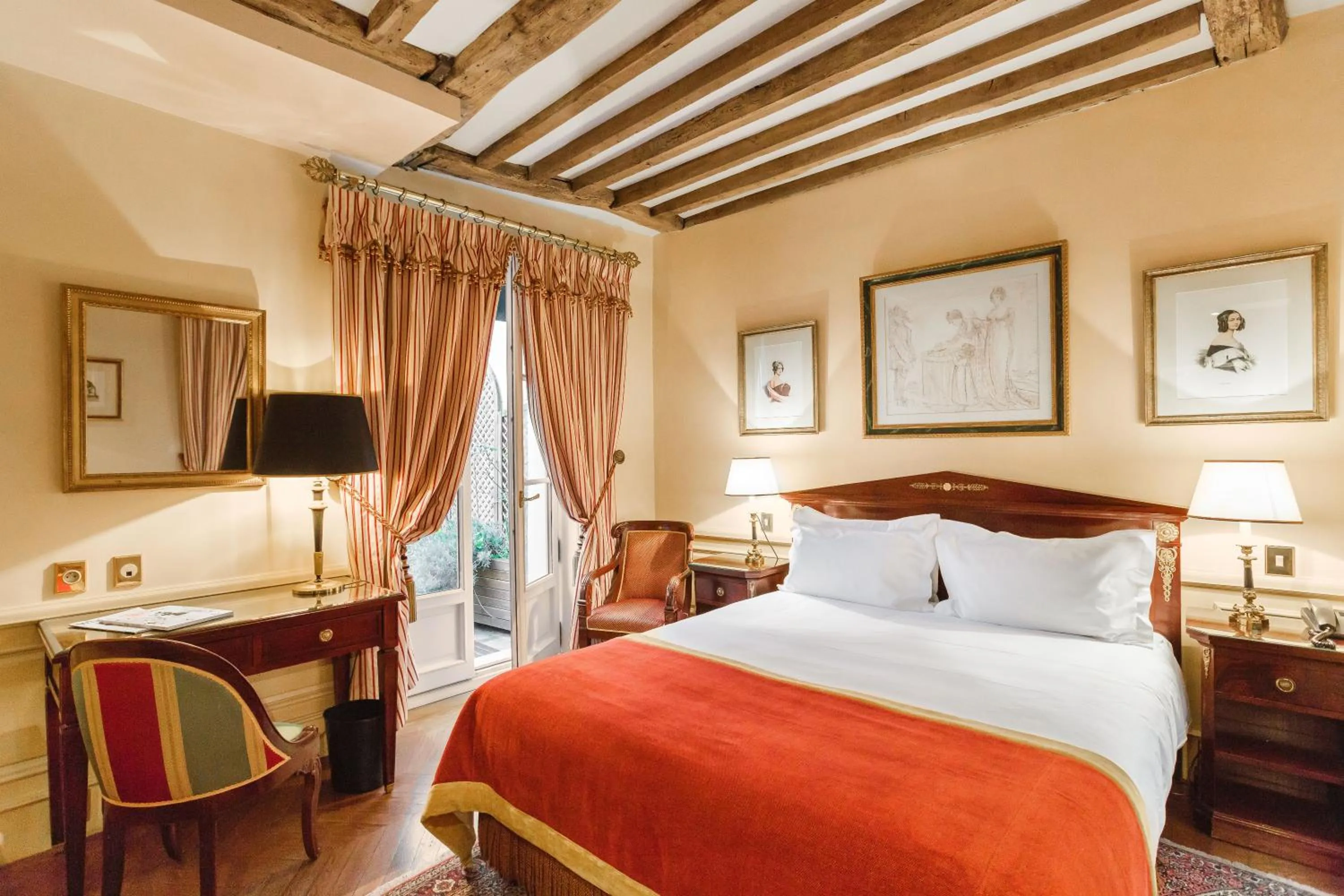 Photo of the whole room, Bed in Hotel Luxembourg Parc