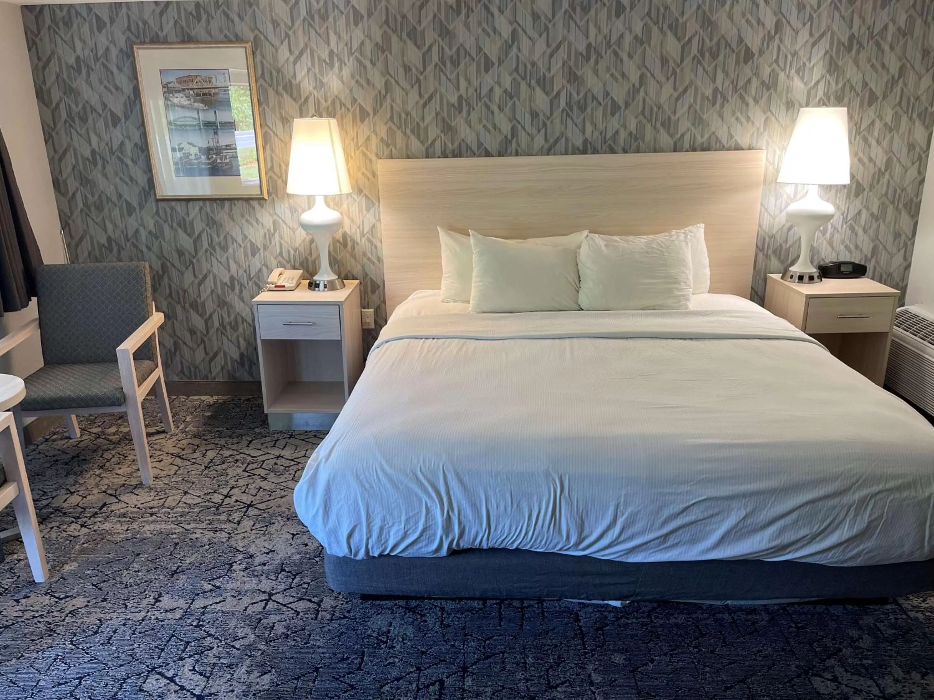 Bedroom, Bed in Woodwards White Mountain Resort, BW Signature Collection