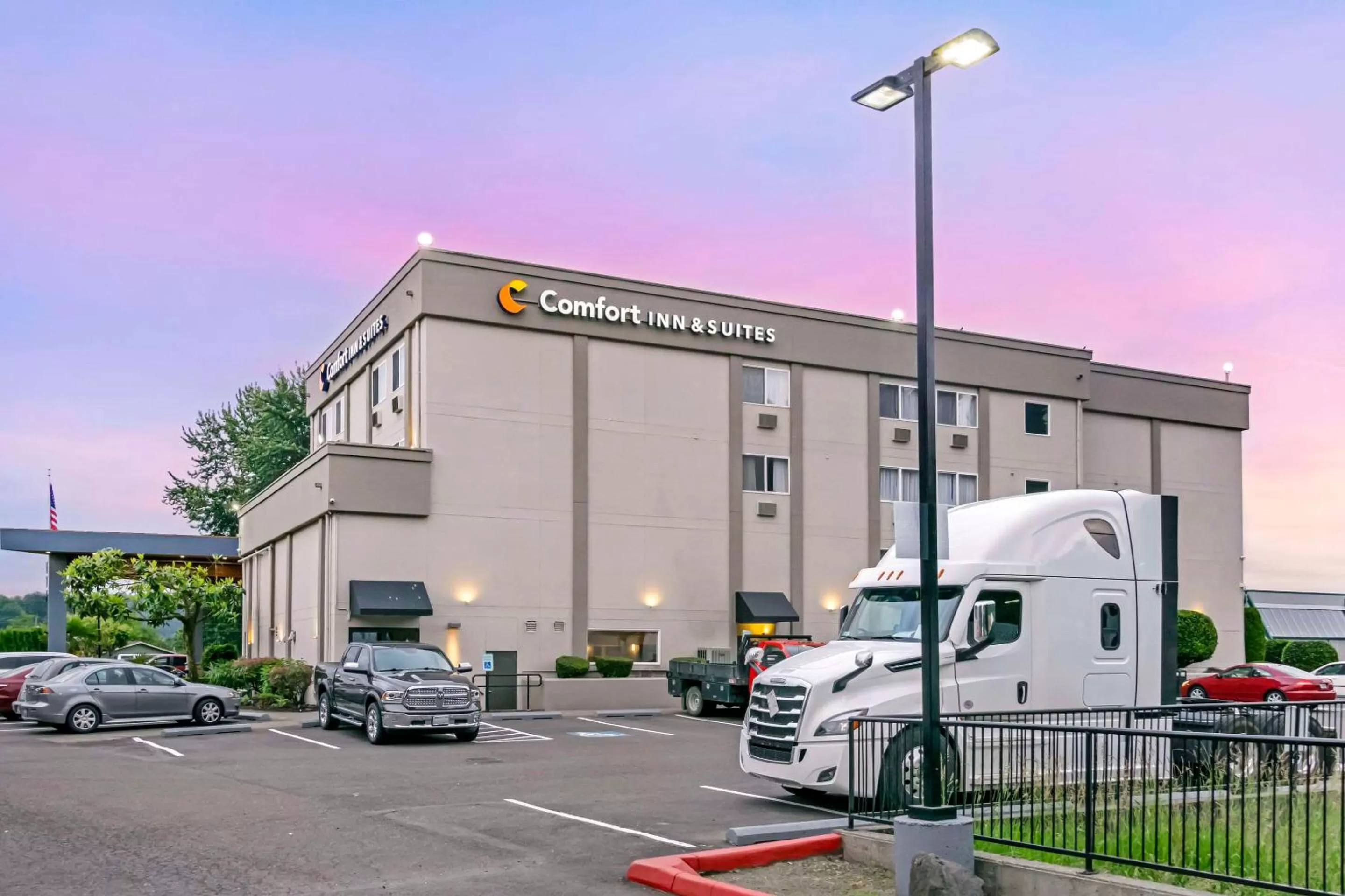 Property building in Comfort Inn & Suites Pacific - Auburn