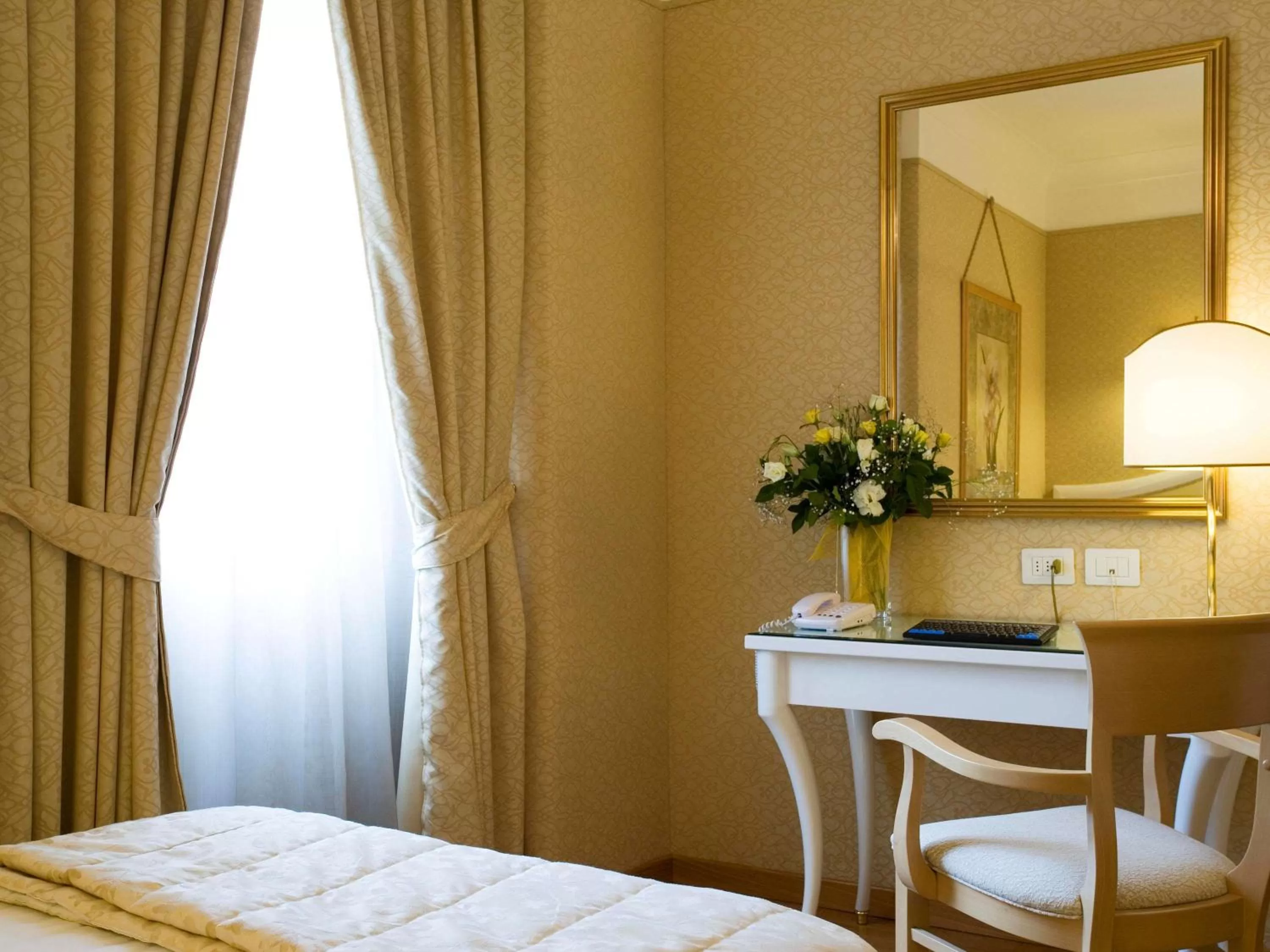 Photo of the whole room, Bed in Hotel Mercure Milano Centro