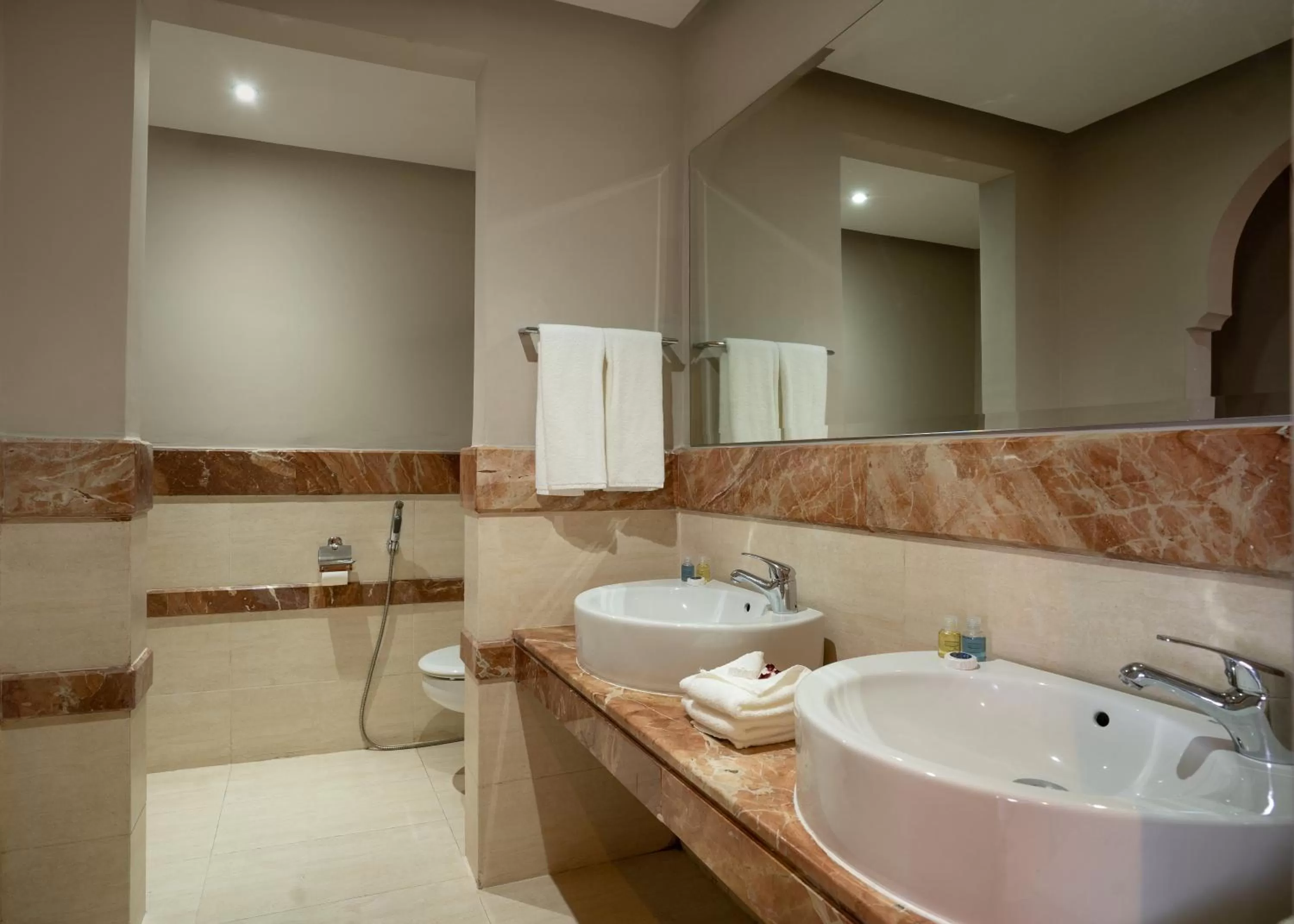 Shower in Blue Sea Le Printemps