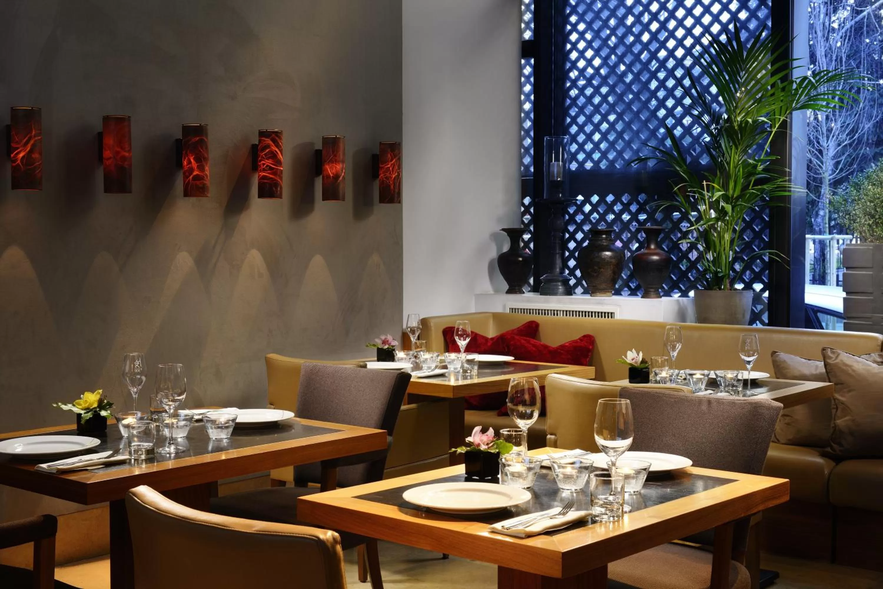 Restaurant/places to eat in Milan Suite Hotel