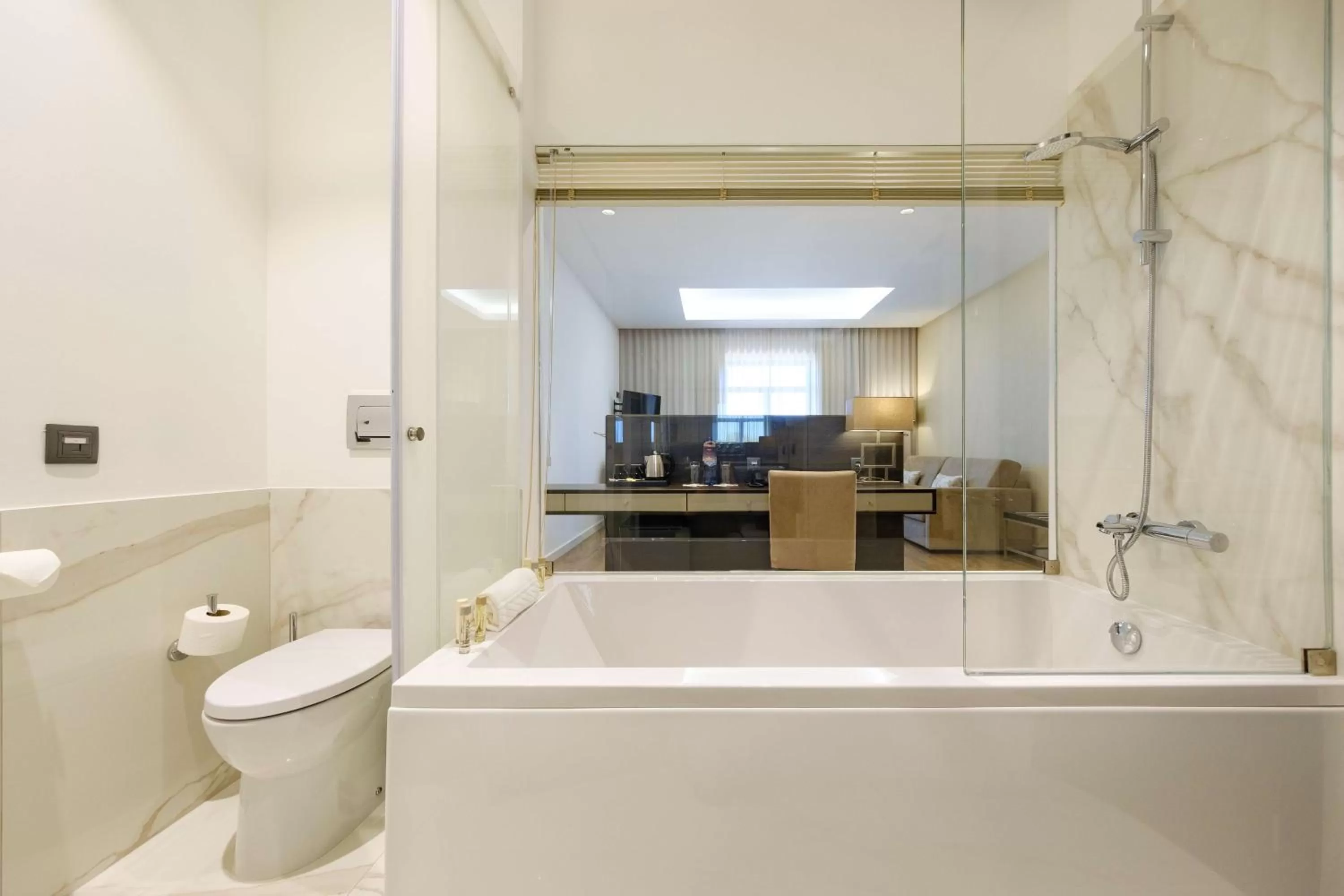 Toilet in SDivine Fatima Hotel, Congress & Spirituality