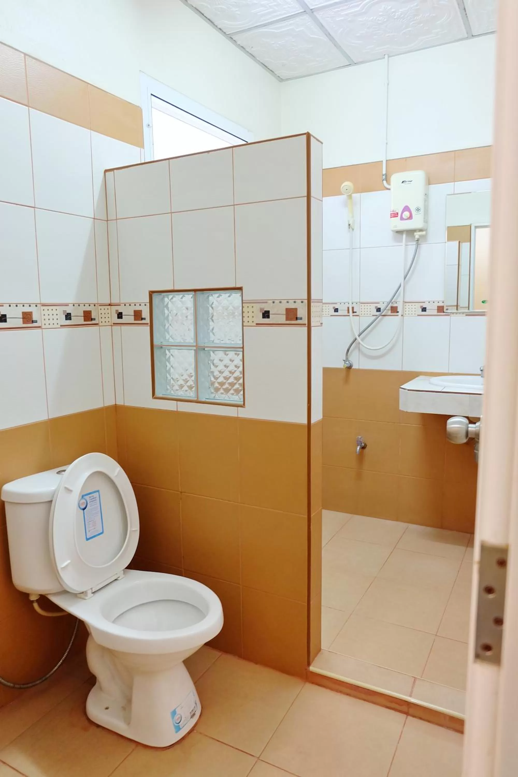 Photo of the whole room, Bathroom in Siam House Interplace