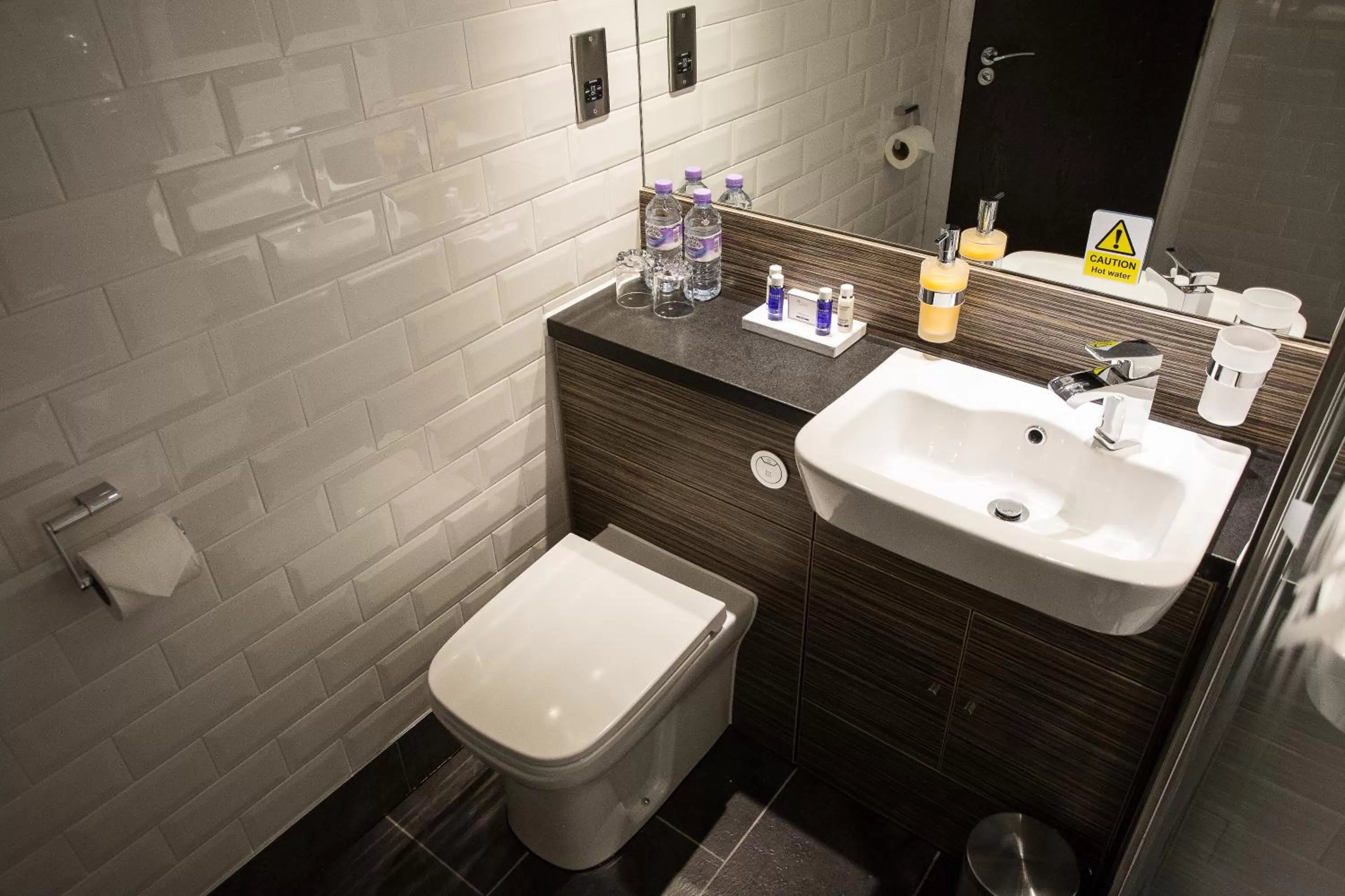 Bathroom in Mondo Hotel