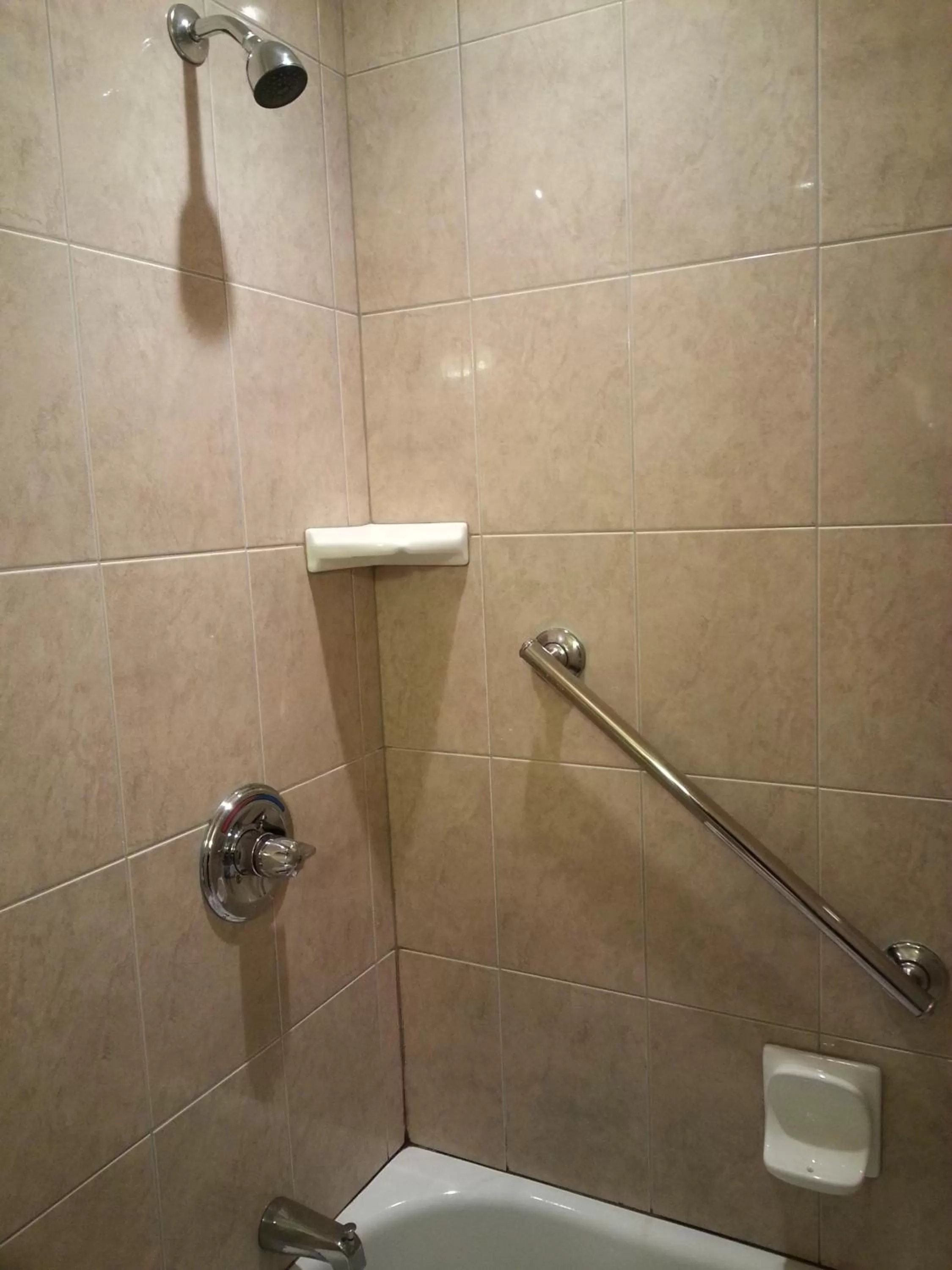 Bathroom in Kingston Hotel