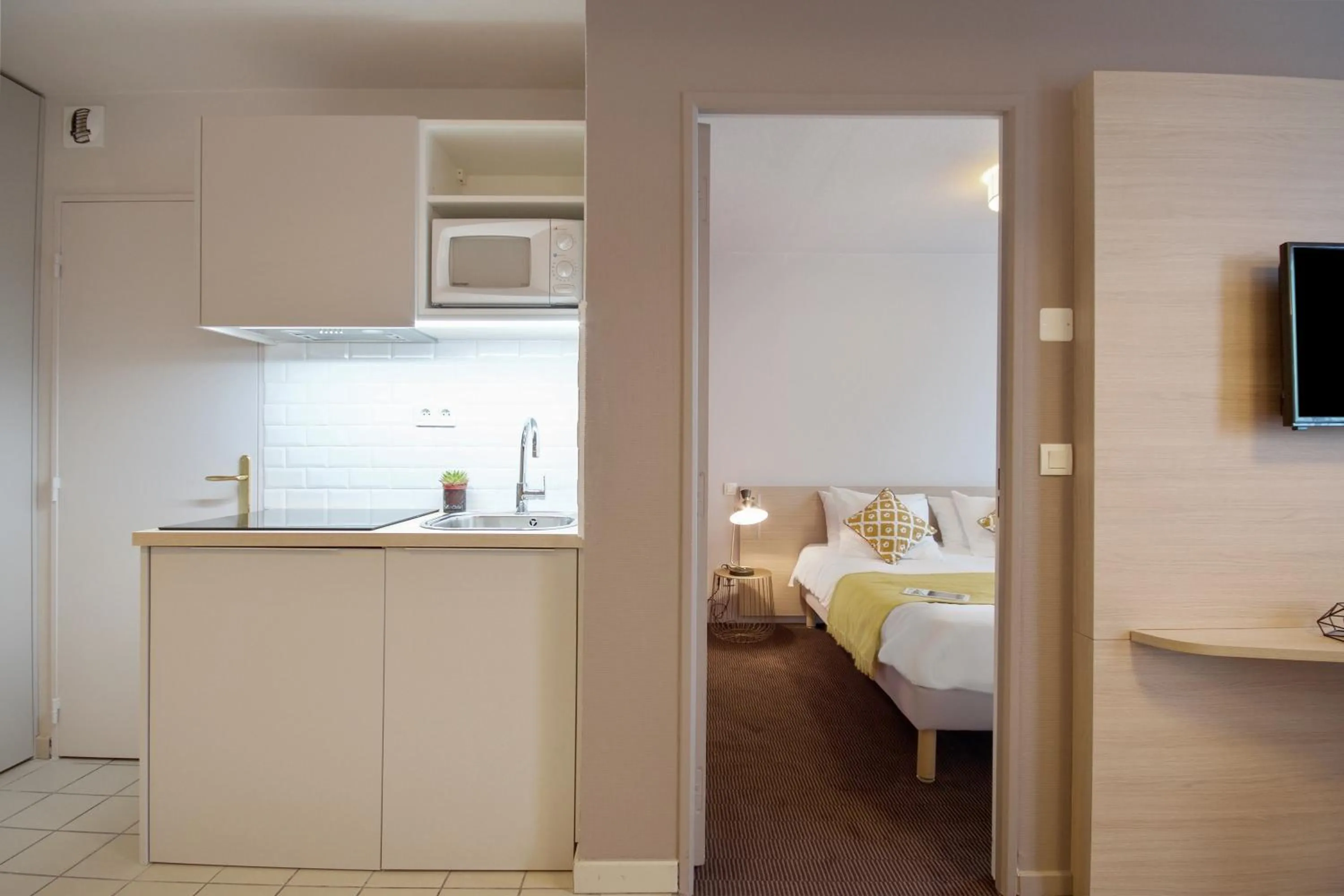 Coffee/tea facilities, Bed in Appart'City Confort Lille Grand Palais