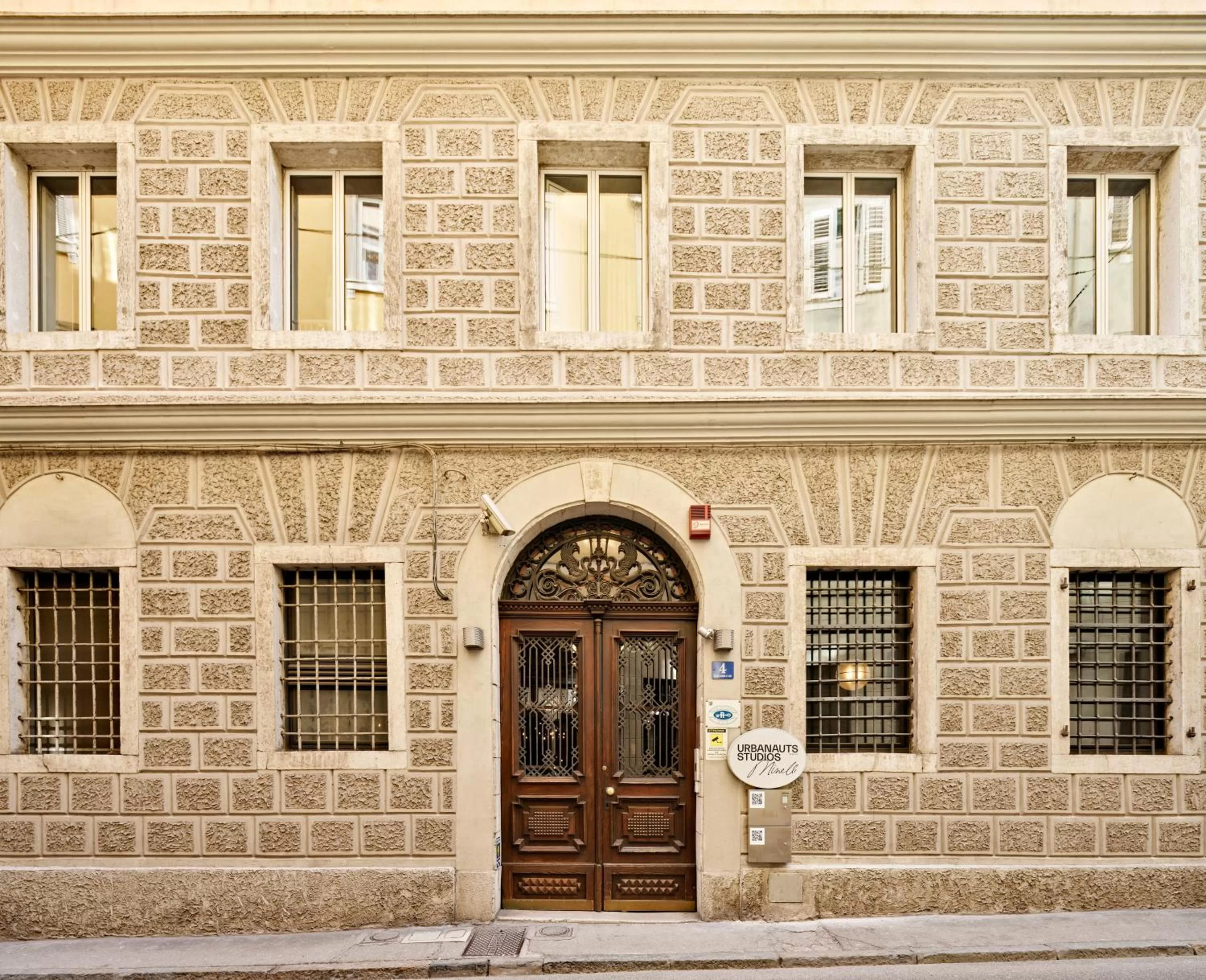 Property building in URBANAUTS STUDIOS Minelli