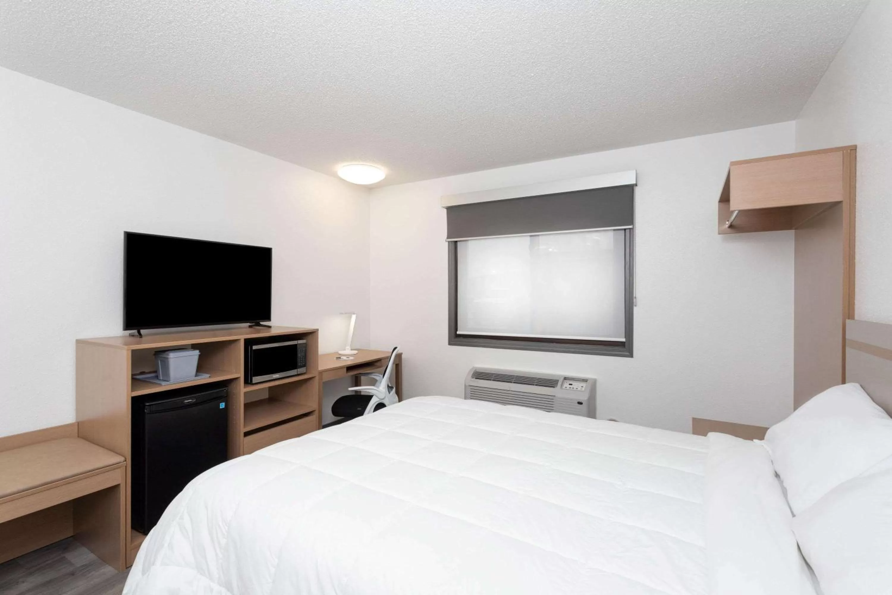 Photo of the whole room, Bed in Travelodge by Wyndham Elkhart