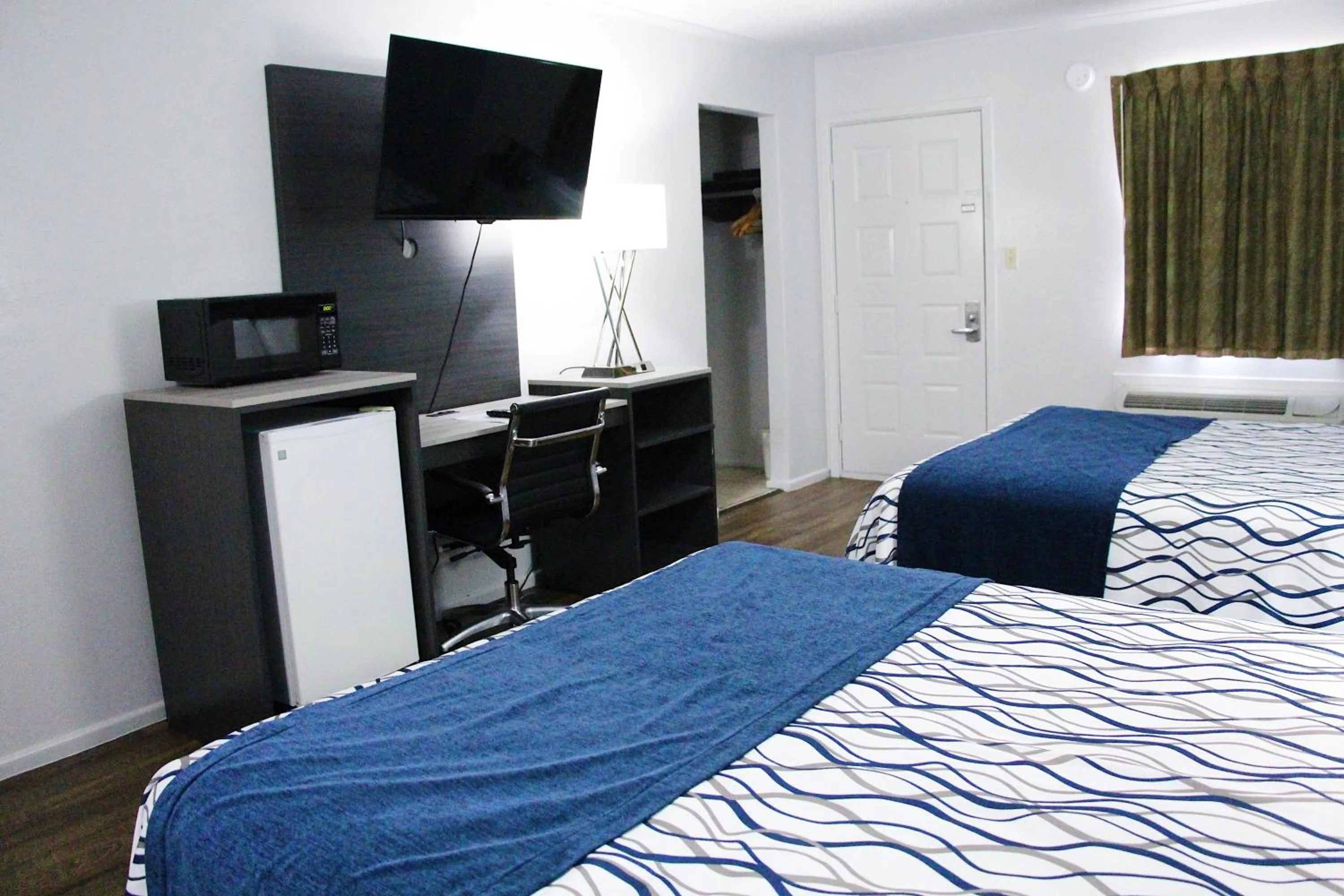 Bed in TexInn Motel New Boston