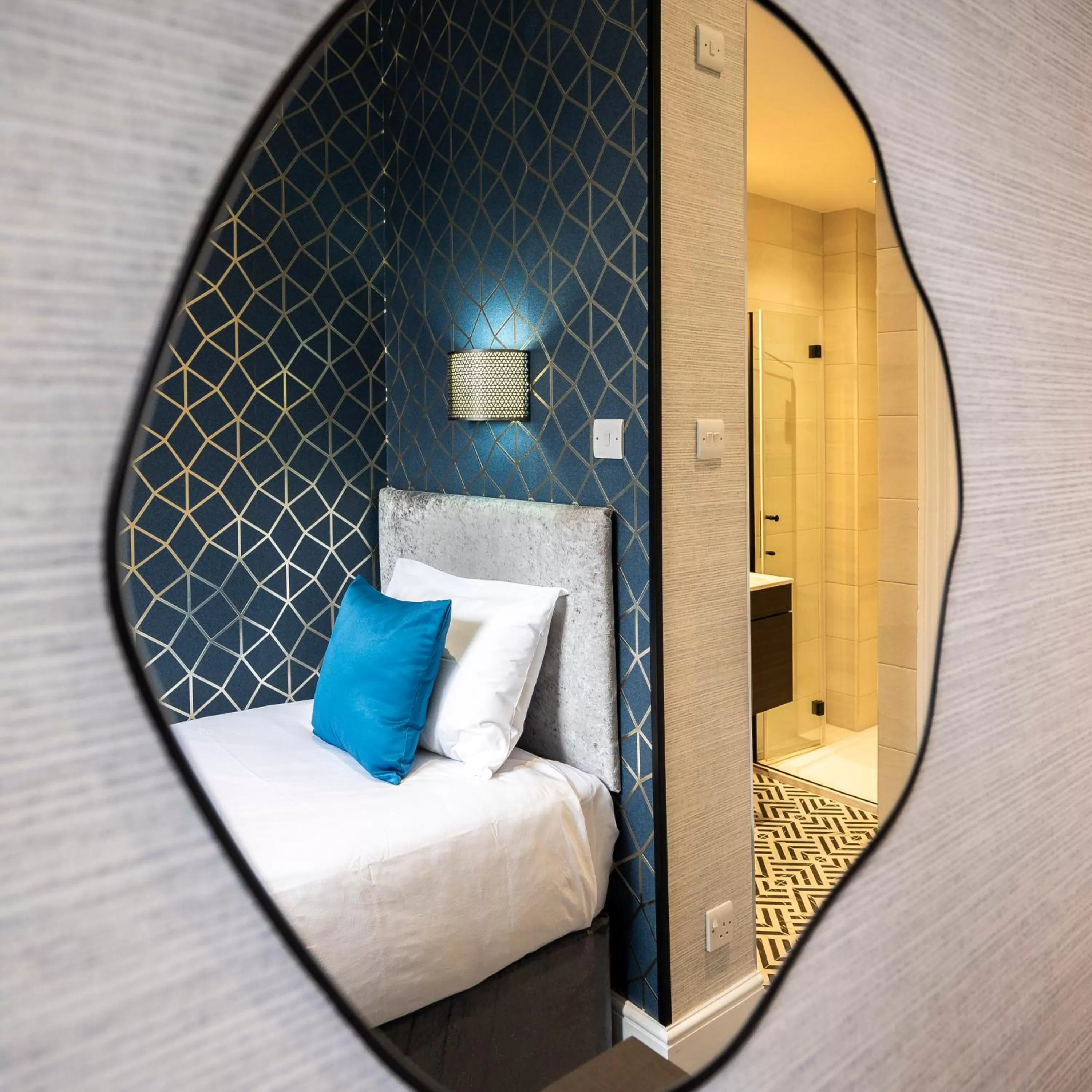 Bedroom, Bed in Mentone Hotel