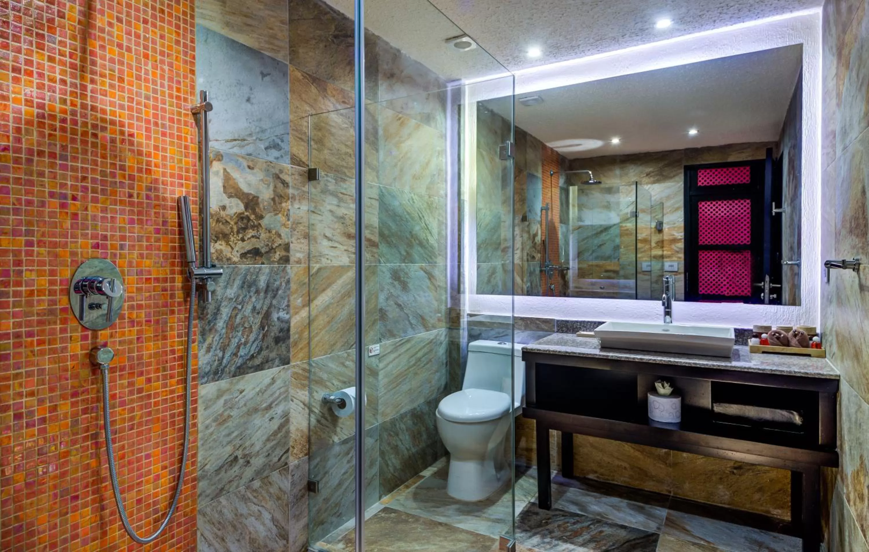 Shower in Suites Corazon