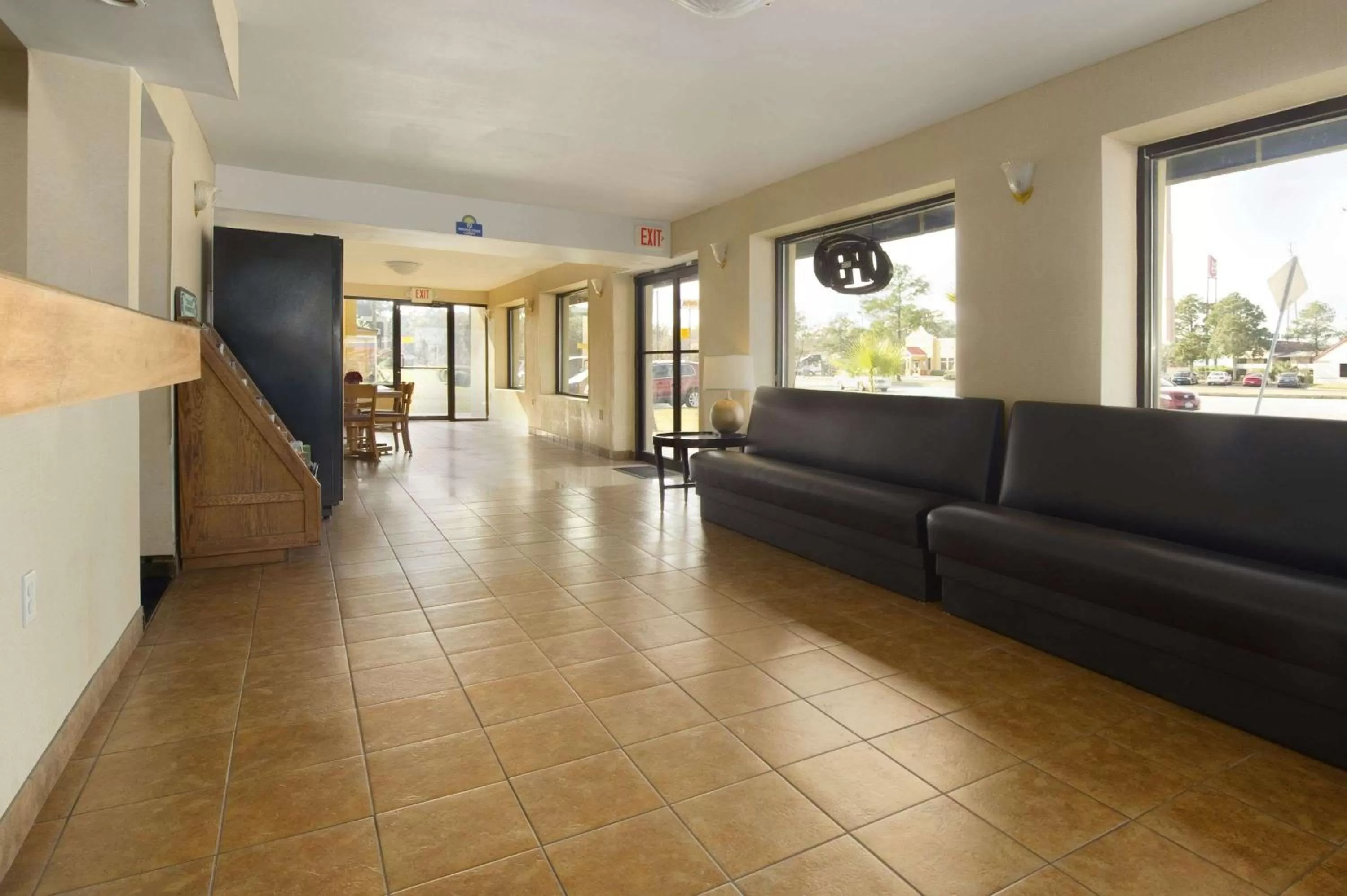 Lobby or reception in Days Inn by Wyndham Brunswick/St. Simons Area