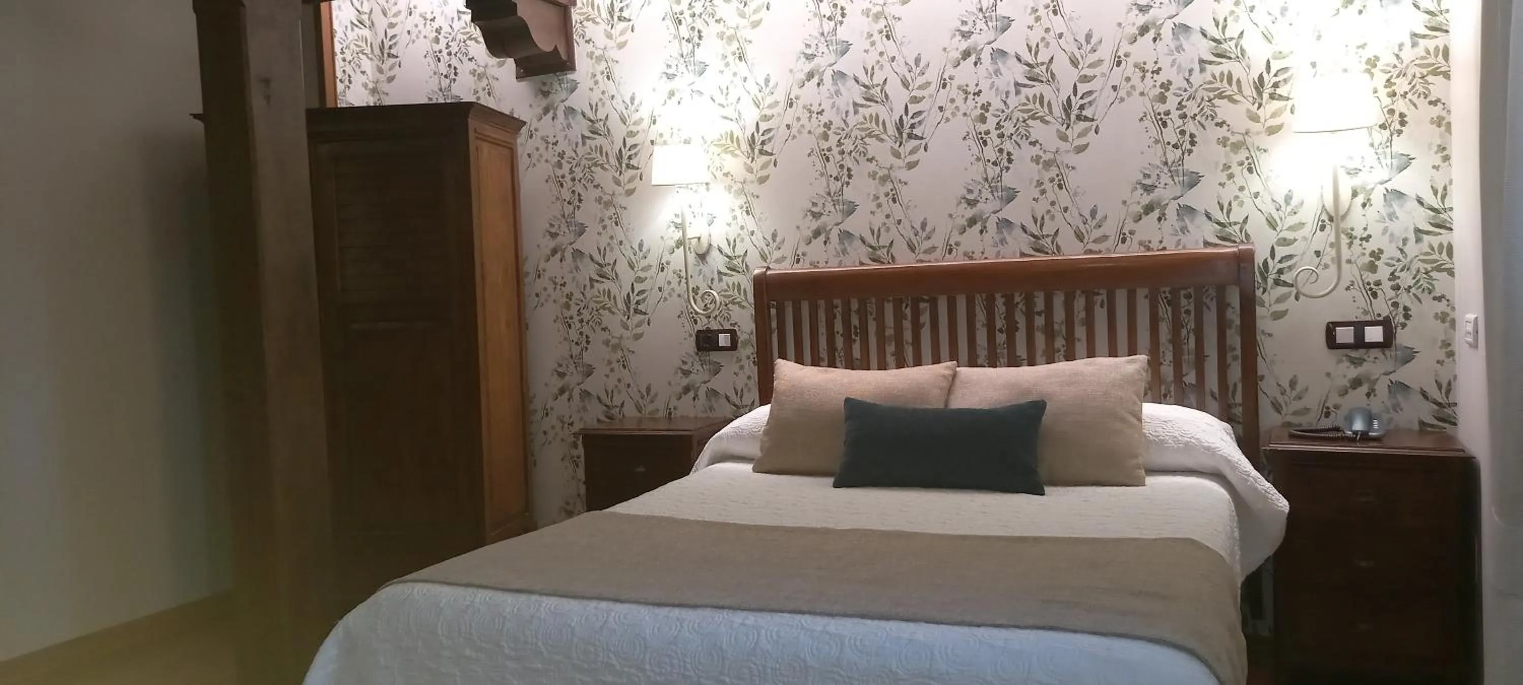 Photo of the whole room, Bed in La Casona de Revolgo