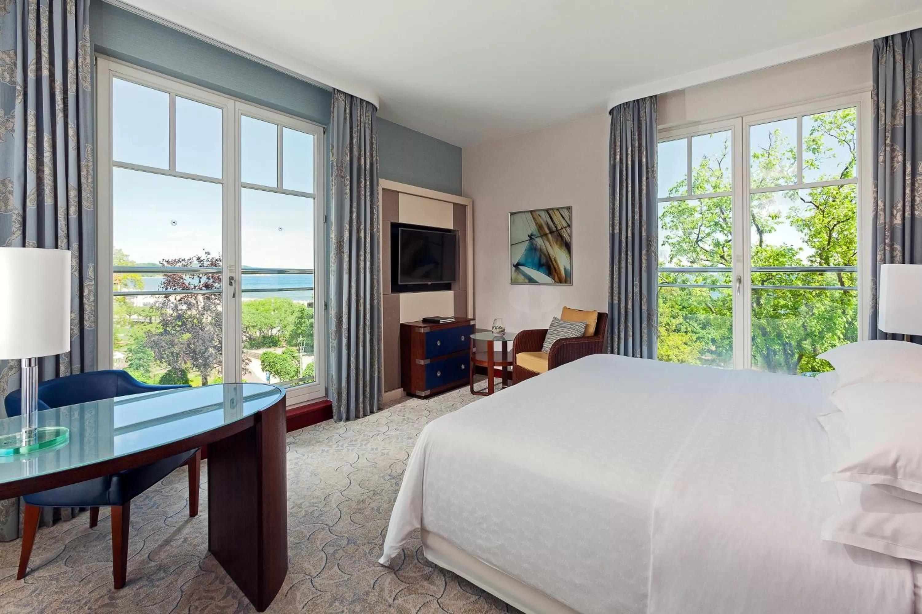 Photo of the whole room, Bed in Sheraton Sopot Hotel