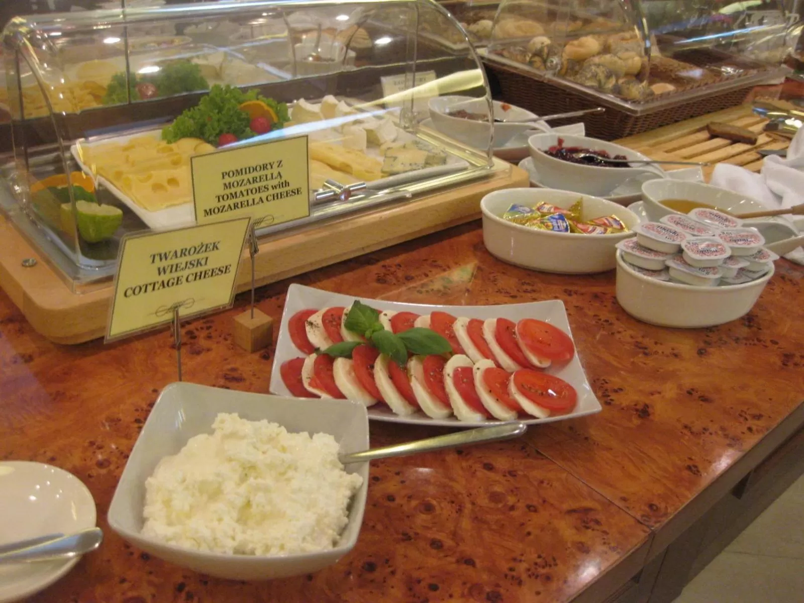 Buffet breakfast in Kobza Haus Old Town