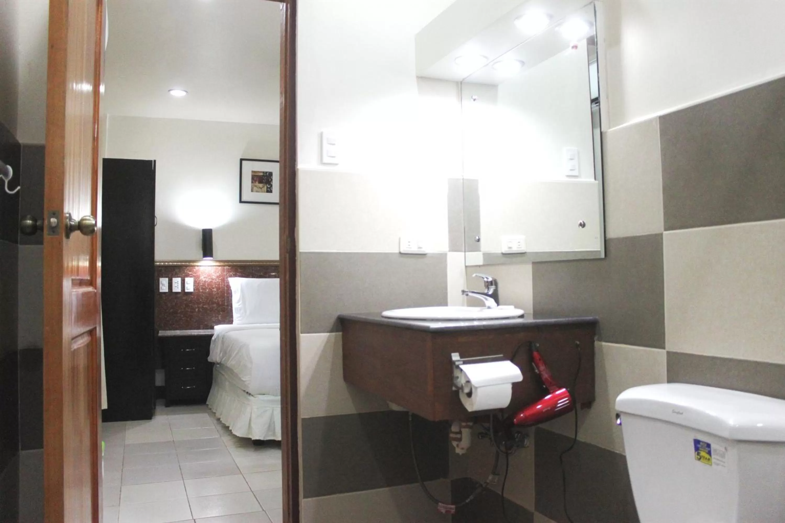 Bathroom in Lost Horizon Beach Dive Resort