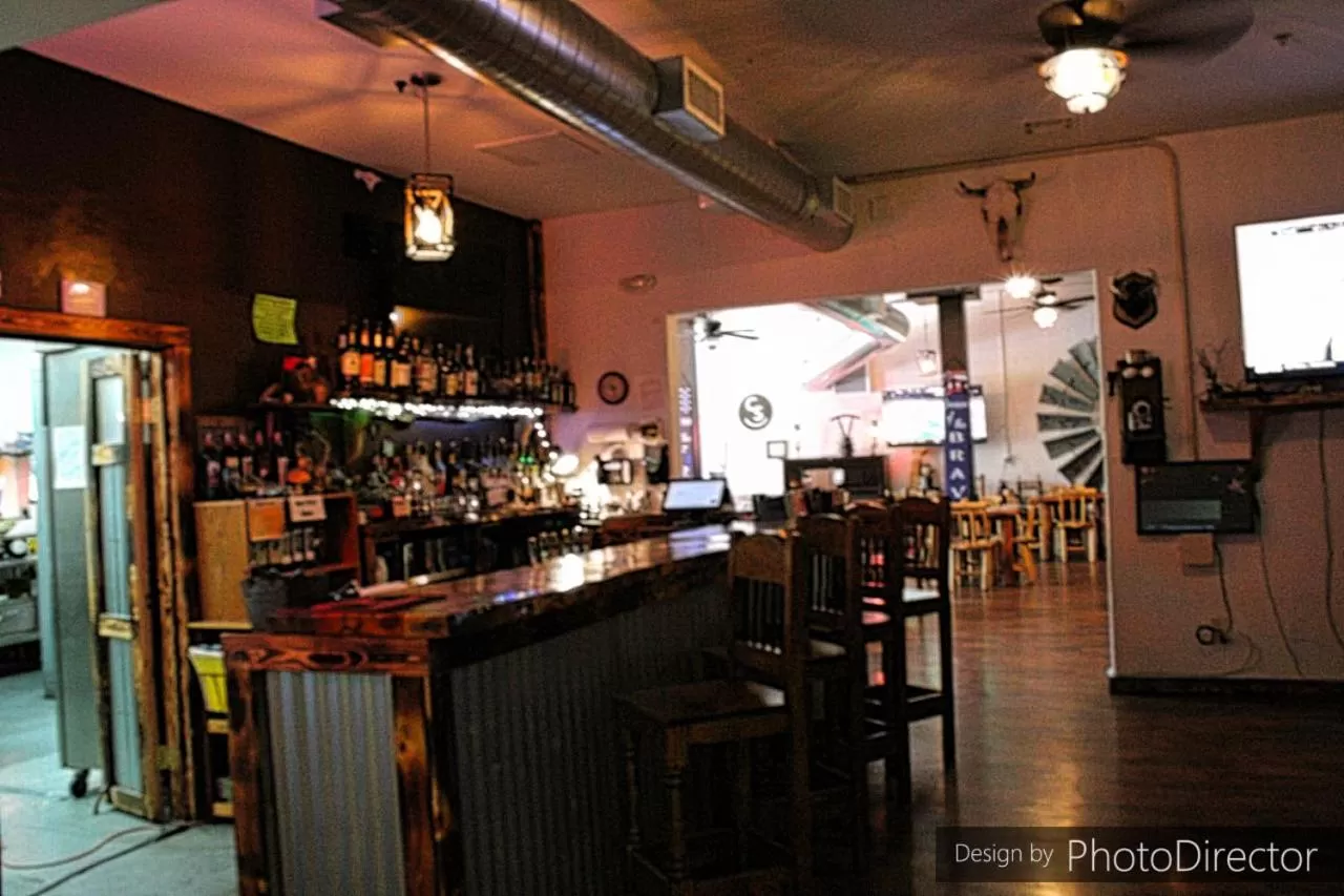 Restaurant/places to eat in Creekside Lodge and Cabins