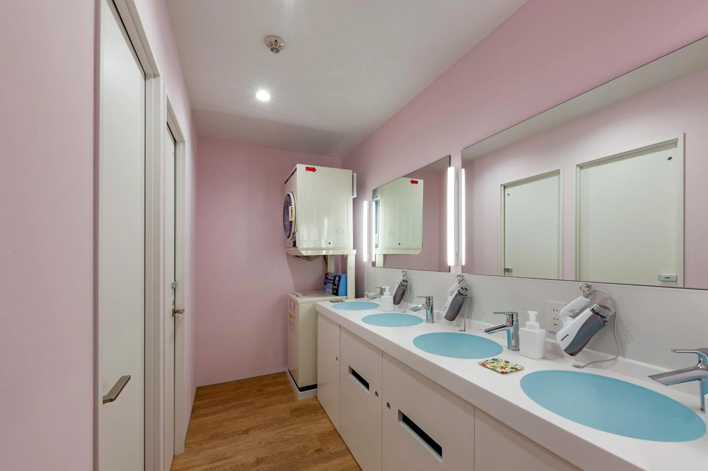 Bathroom in plat hostel keikyu haneda home